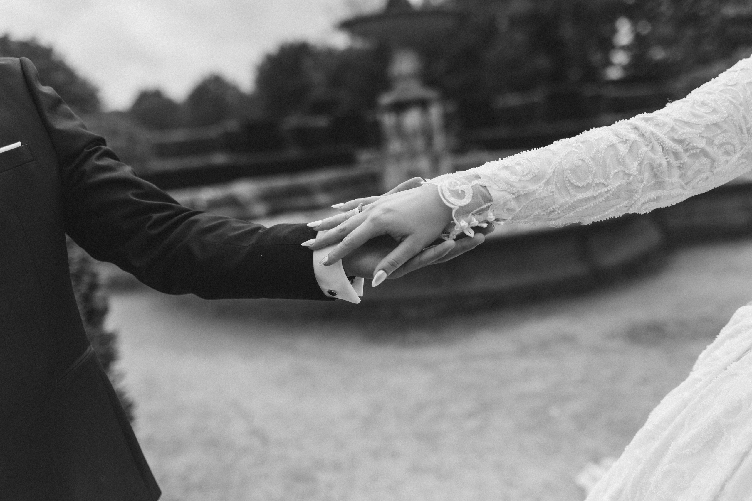 Love in the Garden. Wedding and Portrait Photographer Evie Moon