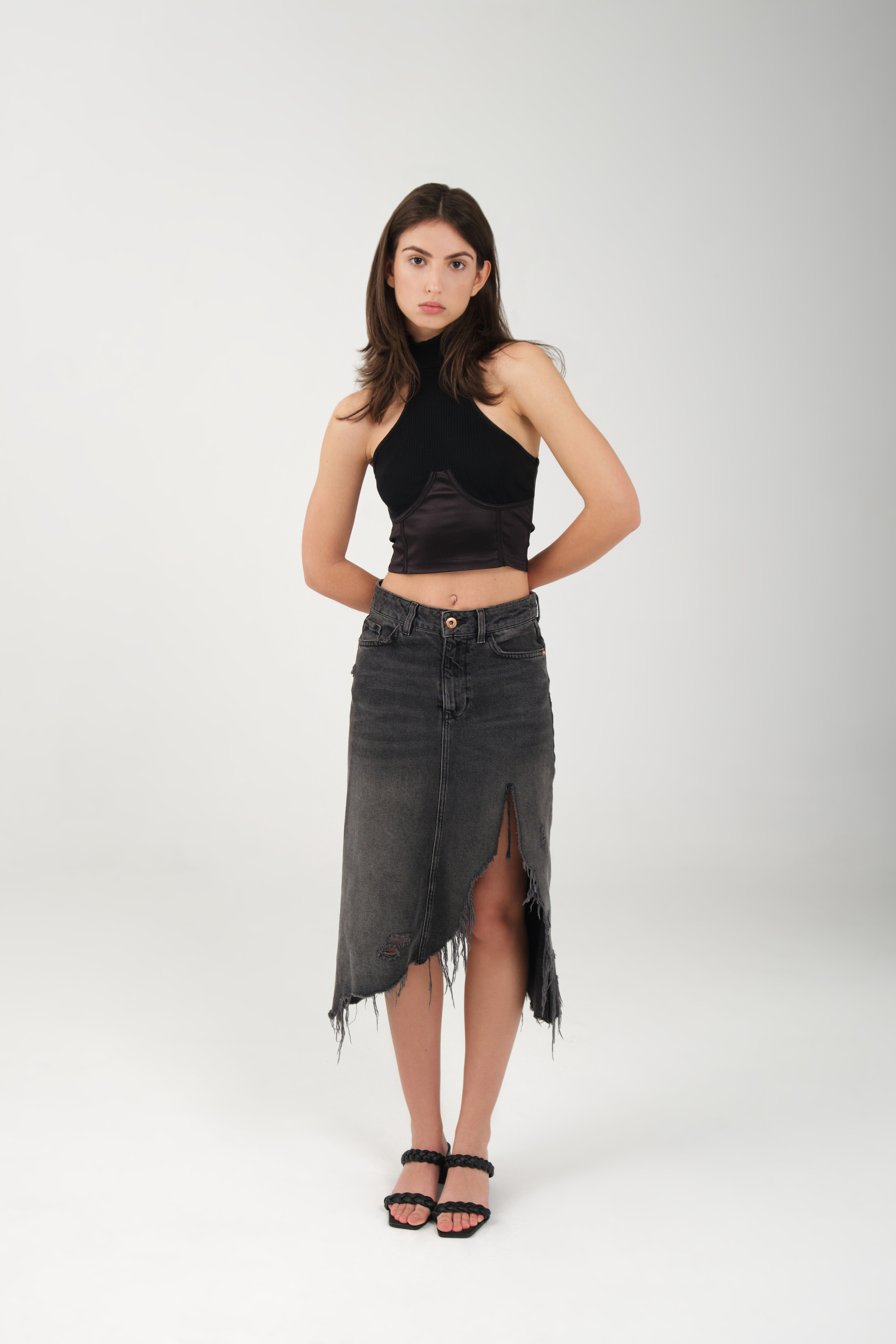 Juli E-Comm. Commercial fashion photographer based in Turkey and Europe