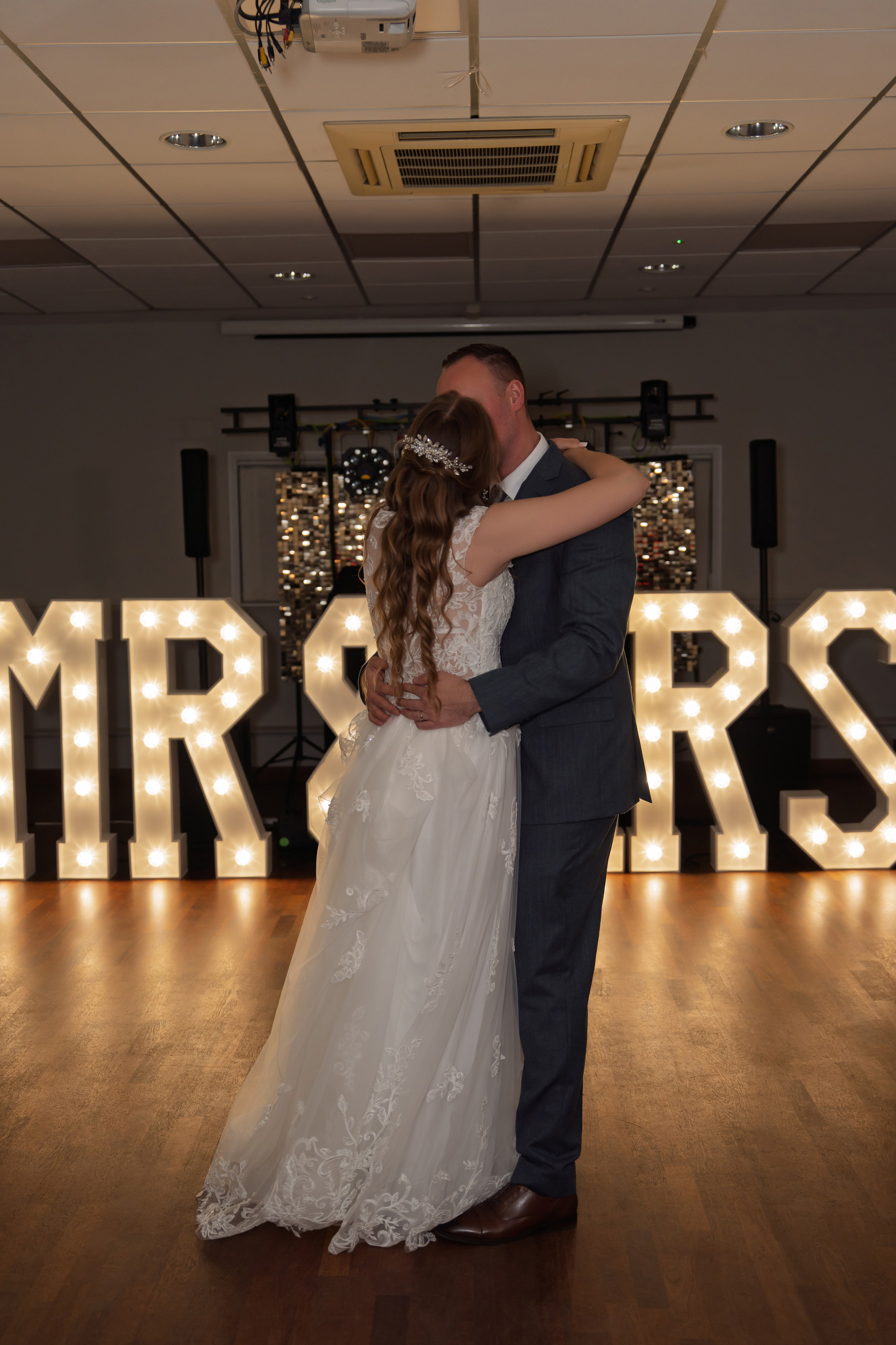 Book a wedding photographer and videographer in London. Wedding photographer in United Kingdom