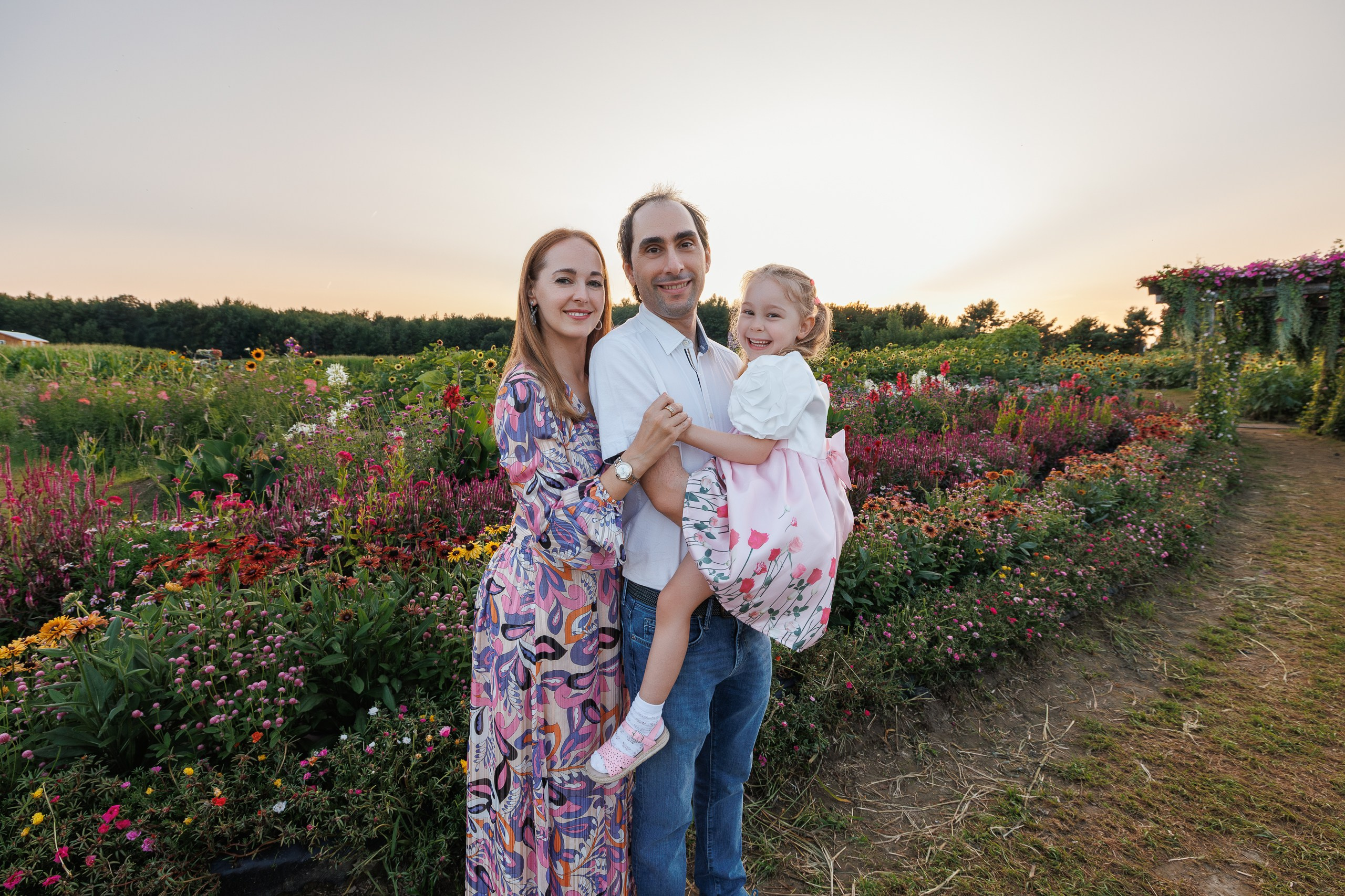 L’expérience “La Belle de Coteau-du-Lac” avec Anastasia et la famille. I am a portrait photographer, creating portraits at all stages of your life! Welcome to my studio in Westmount, Quebec
