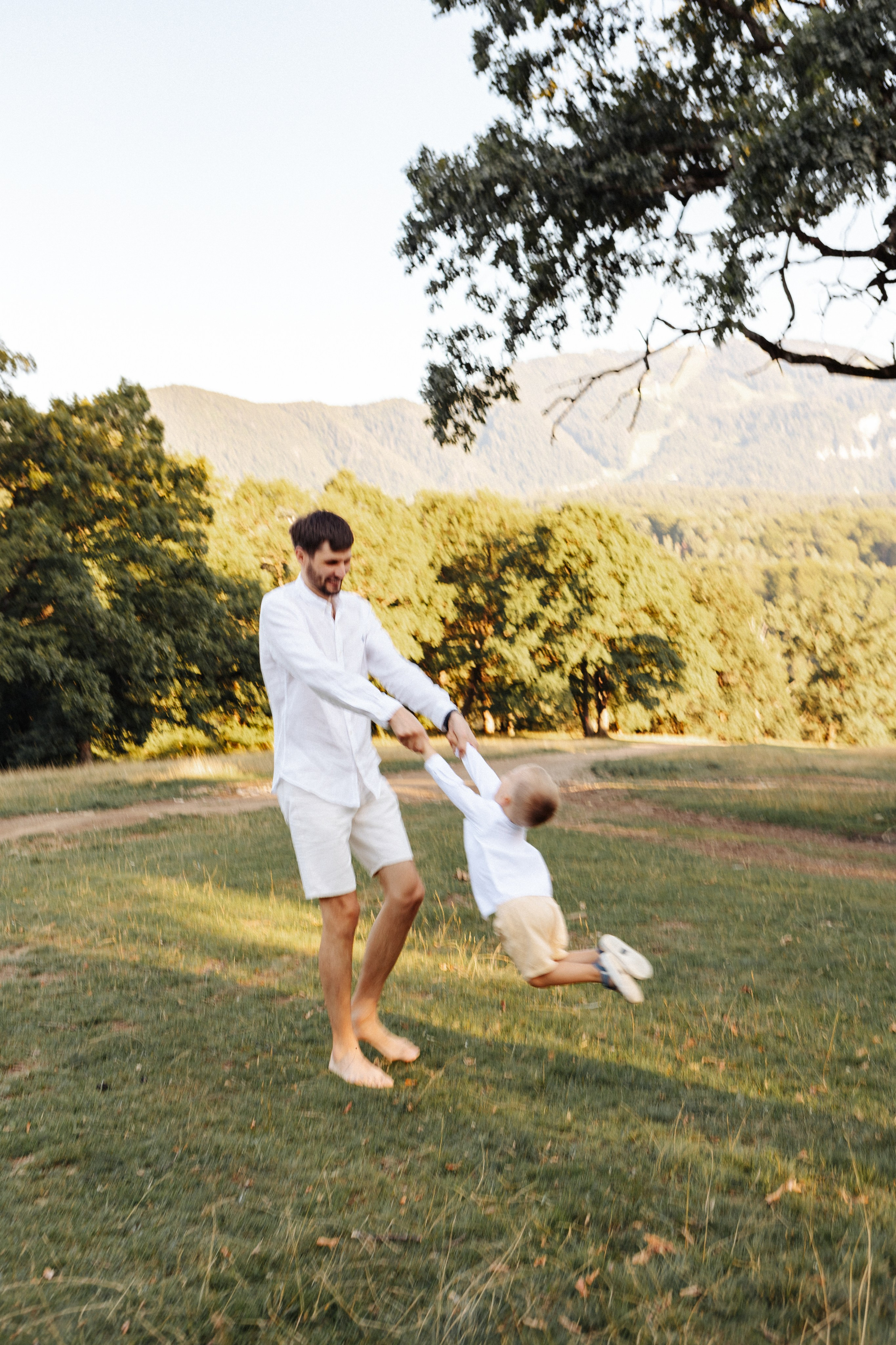 Ana, Vasile și Leo. Cristina Andronache fotograf Brașov fotograf de familie fotograf de nunta Brașov
