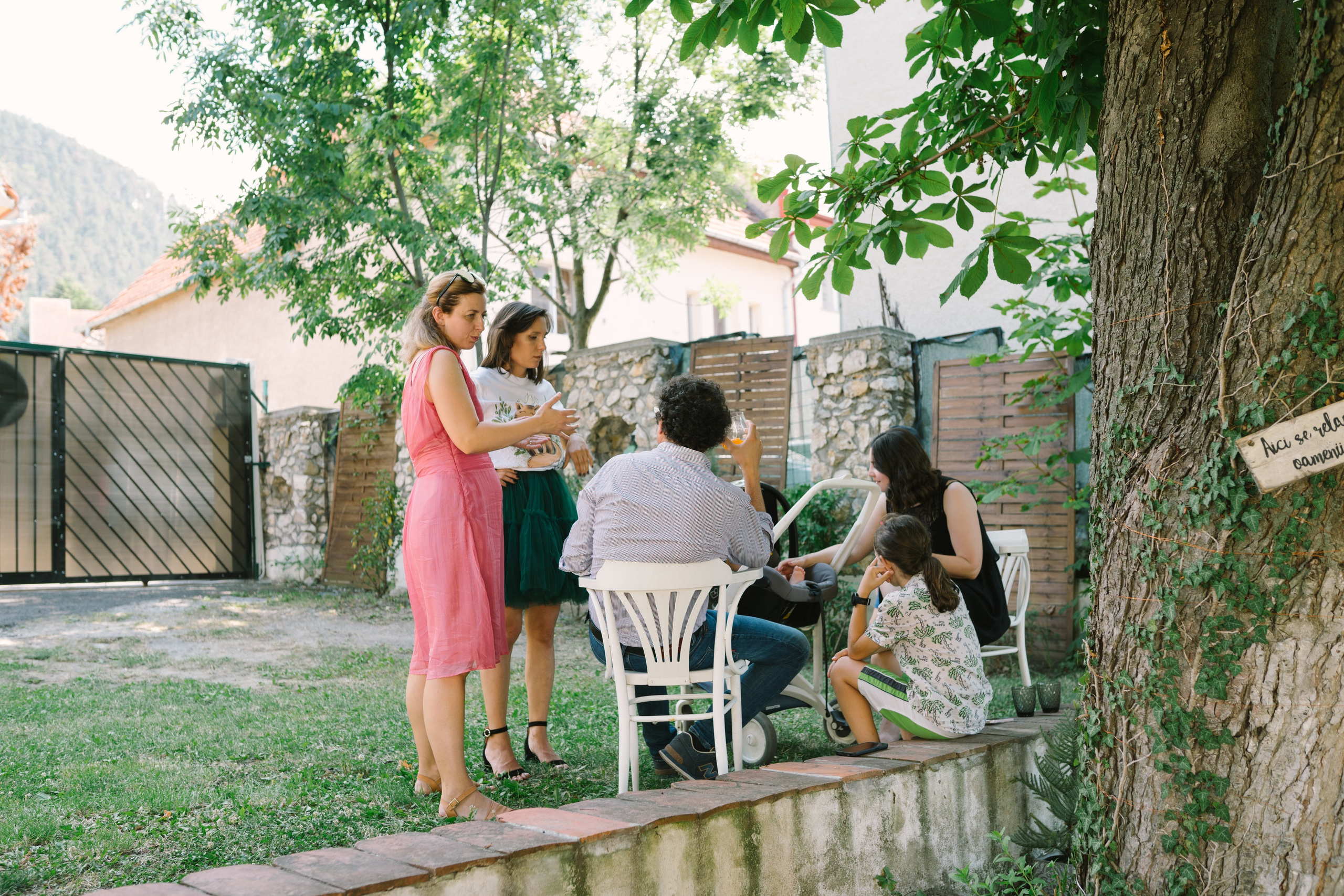 Fotografie de Eveniment Brașov: Povești Vizuale | Mădălina Beda. Madalina Beda- Artist vizual, fotograf, doula la nastere, consultant babywearing Brasov si in toata tara