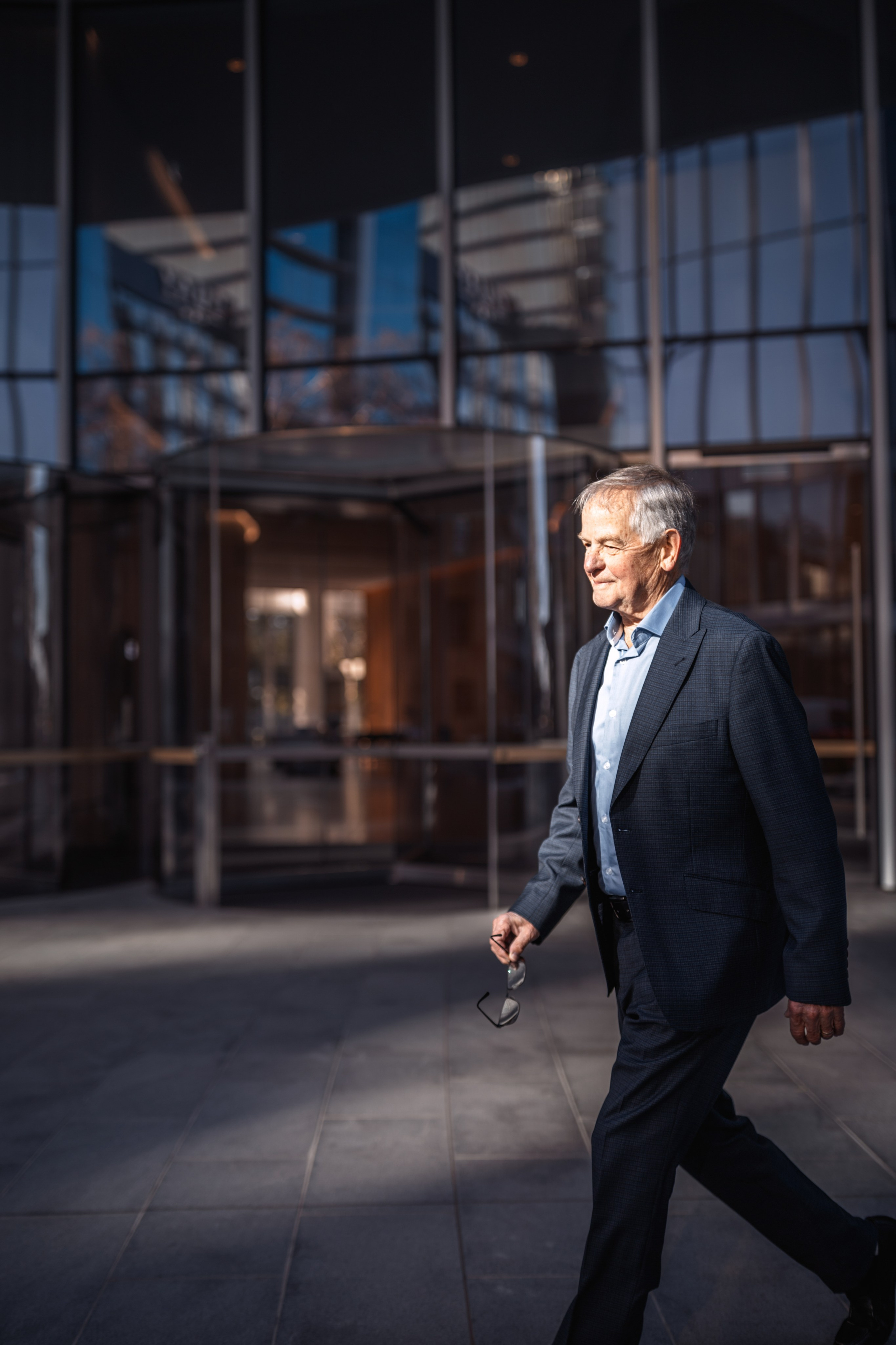 Ron Cole, Financial broker