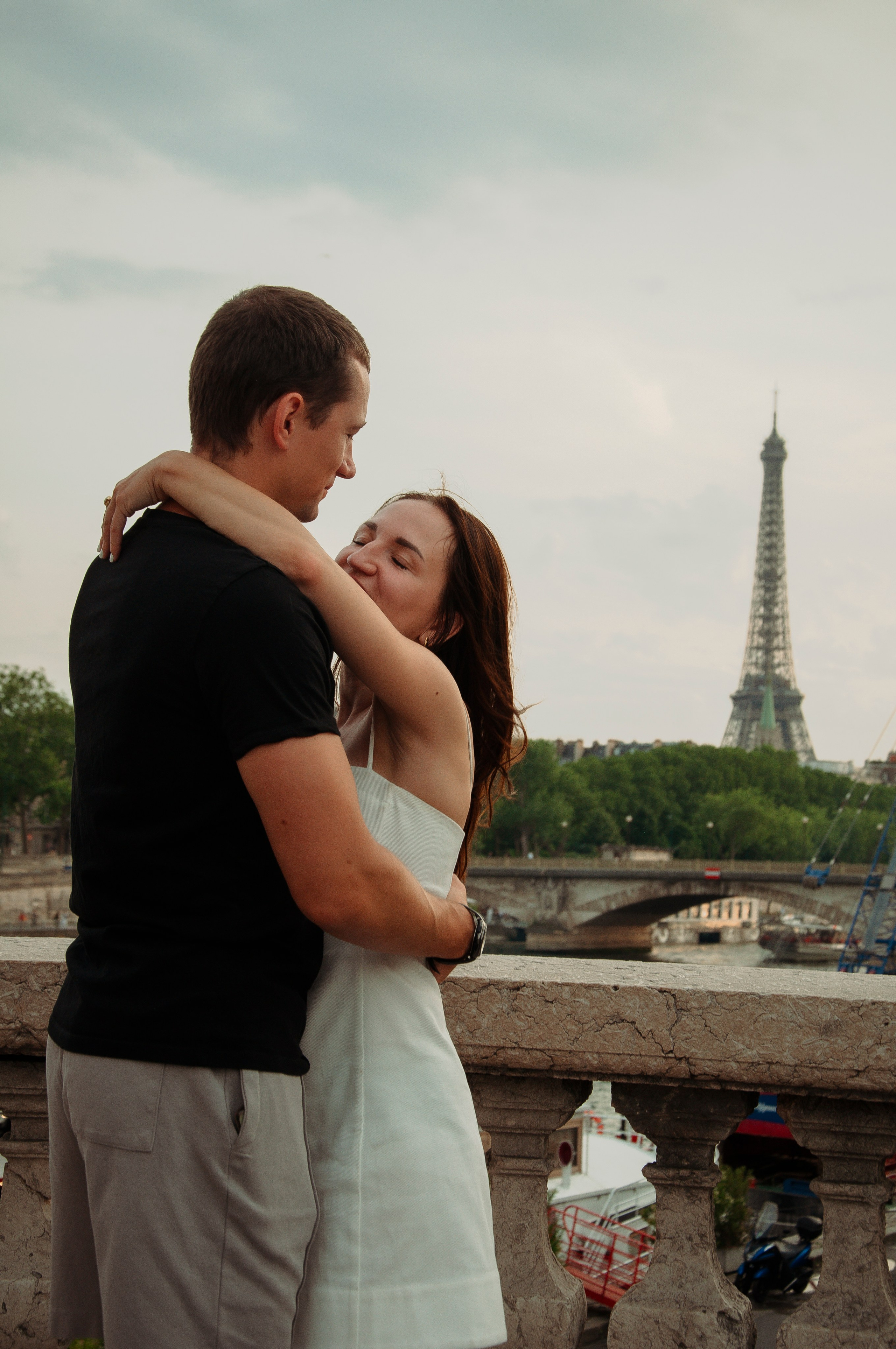 Summer couple photoshoot. Paris photographer — Polina Osipova