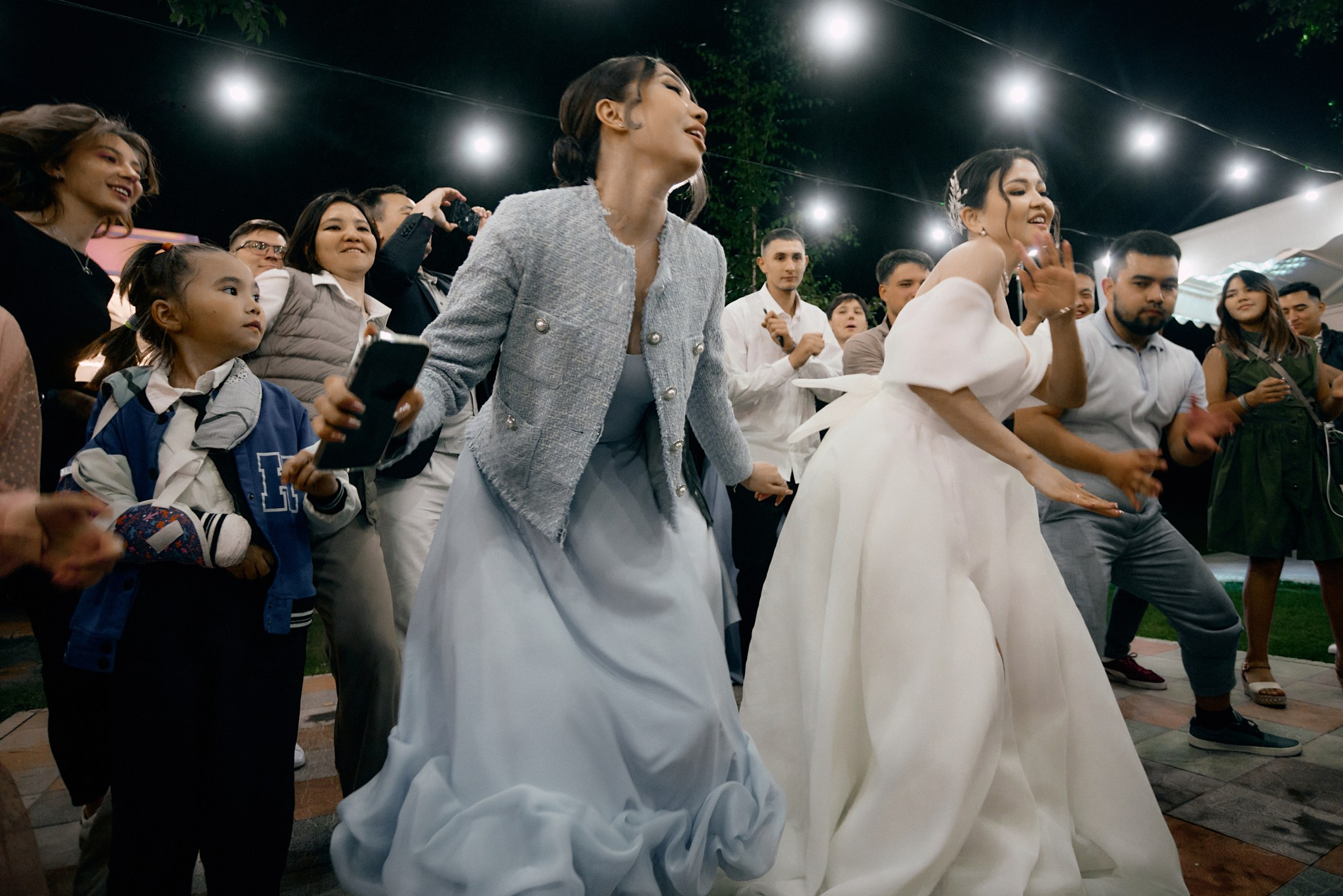 танцует невеста