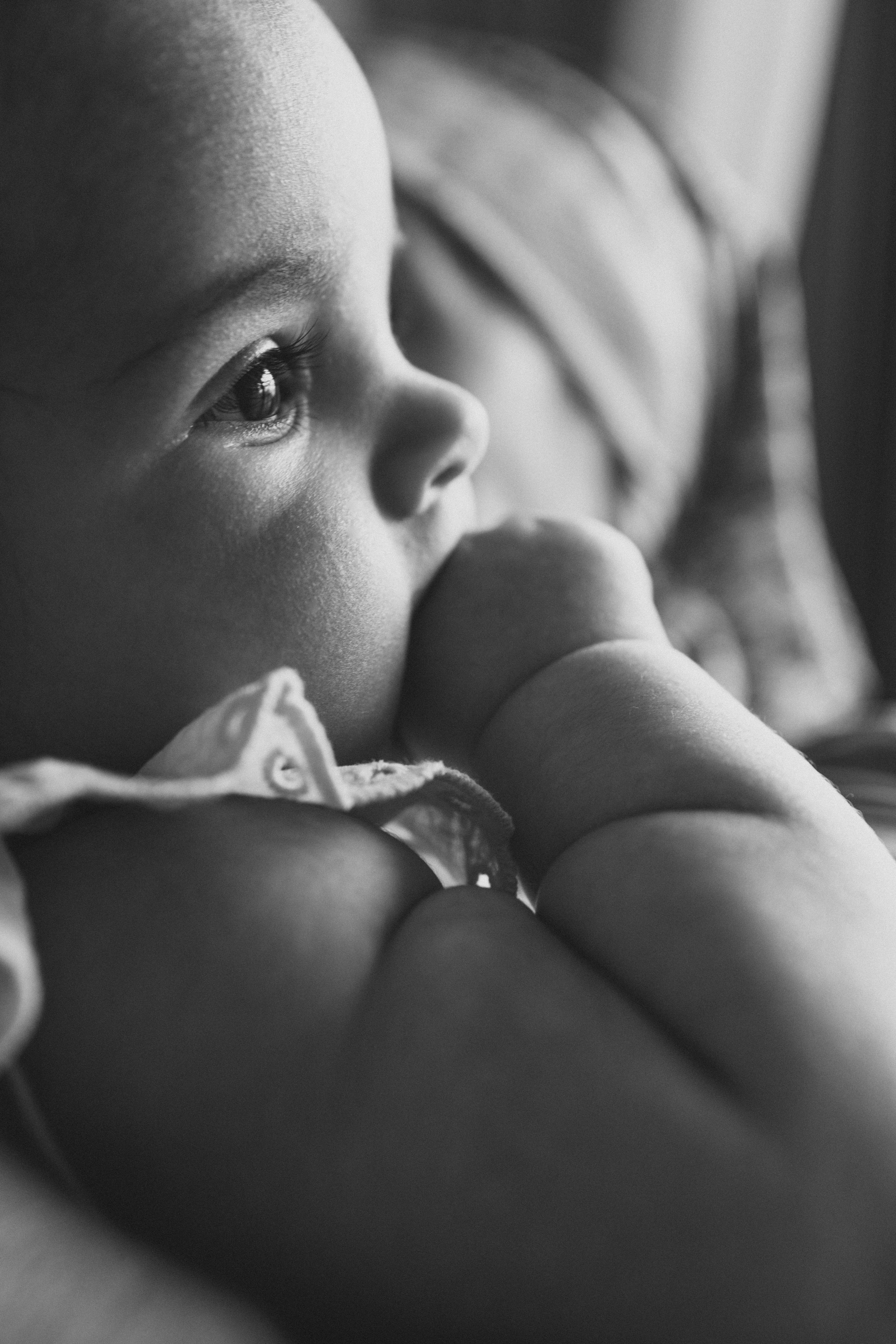 Tiny toes. Фотограф родов, семей и новорожденных малышей в Дубае