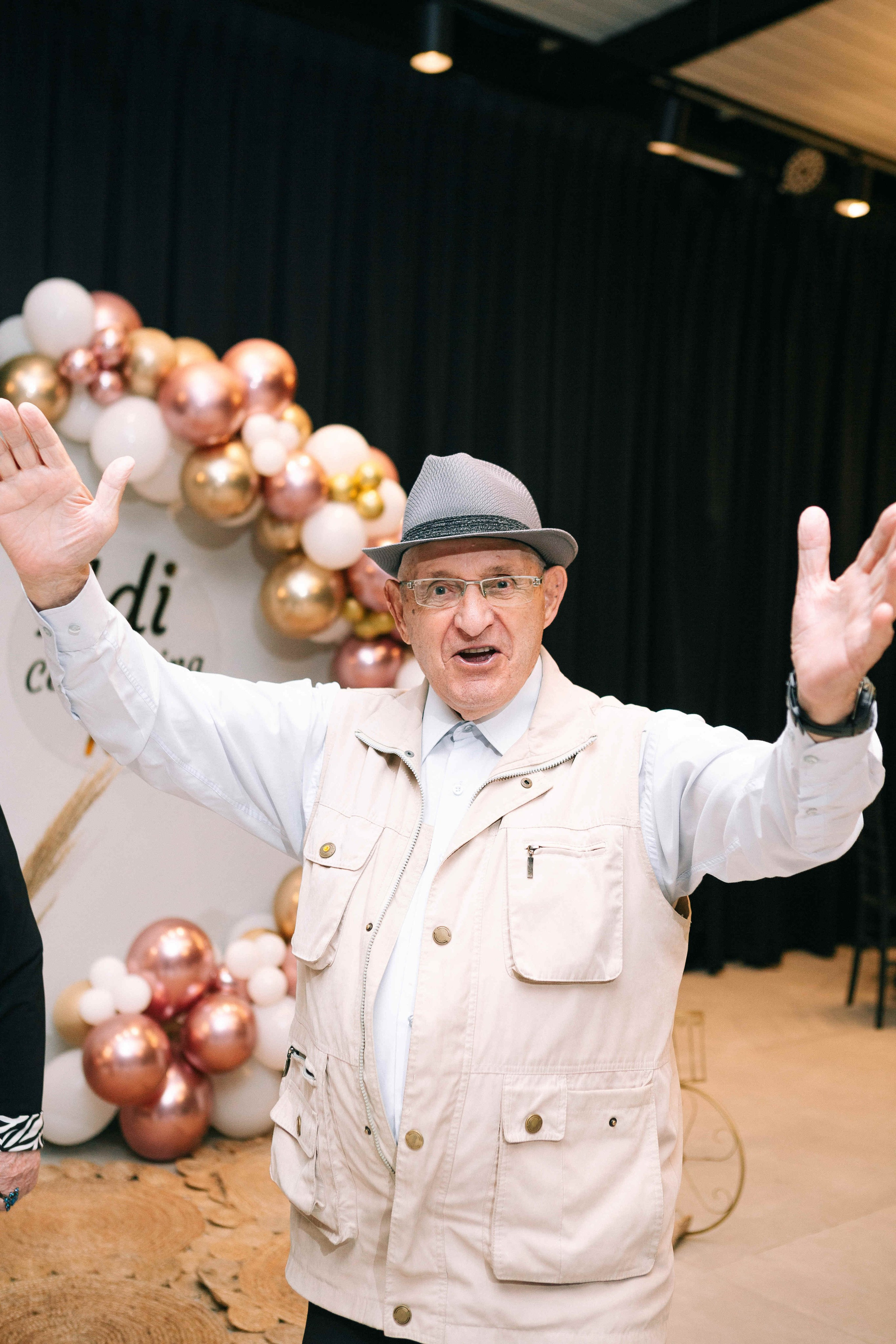 PARTY WITH FRIENDS. Https://shi-photo.com/