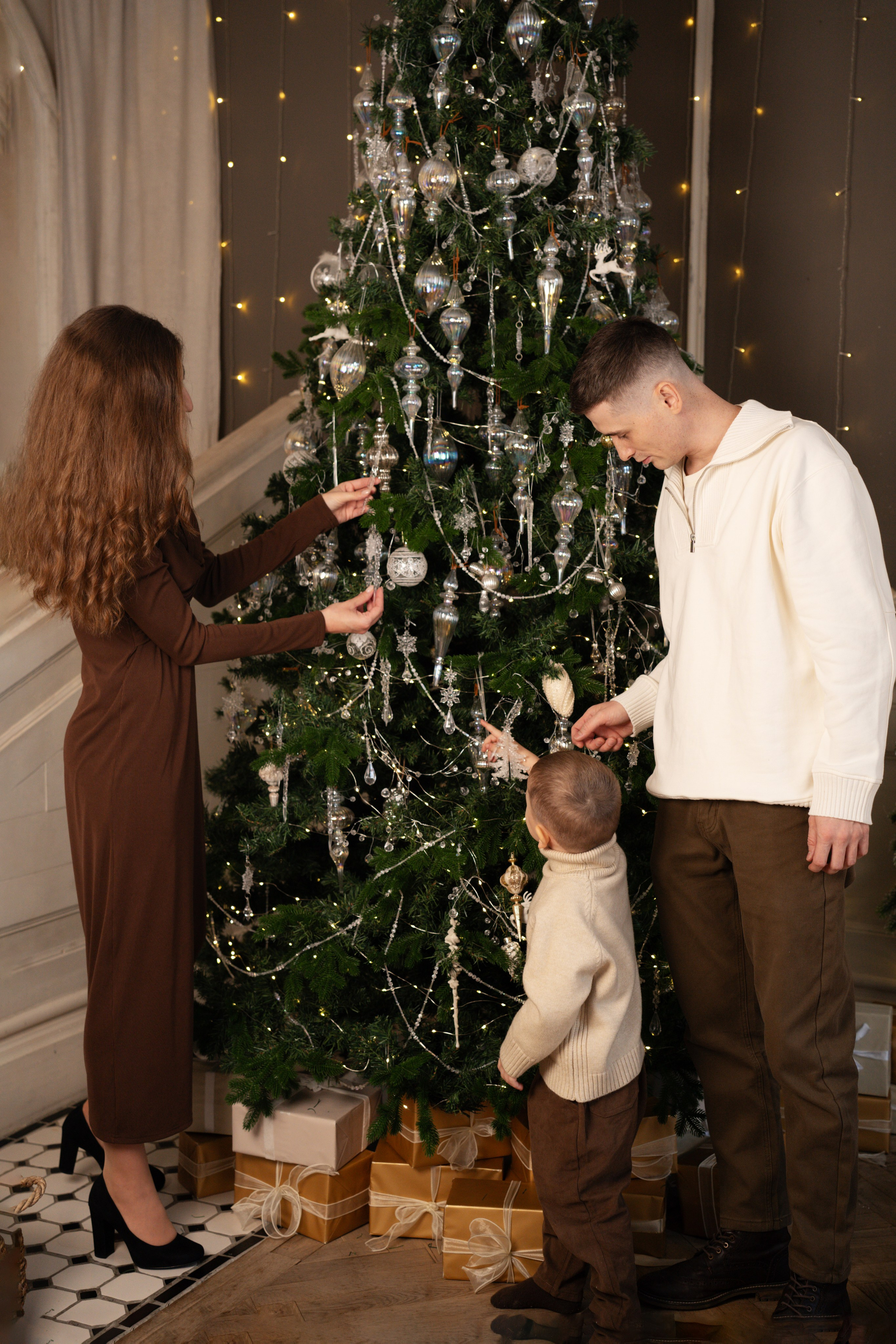 Christmas Photoshoot in Abu Dhabi — Magical Holiday Moments. Mariia Safronova is your photographer in Abu Dhabi and Dubai
