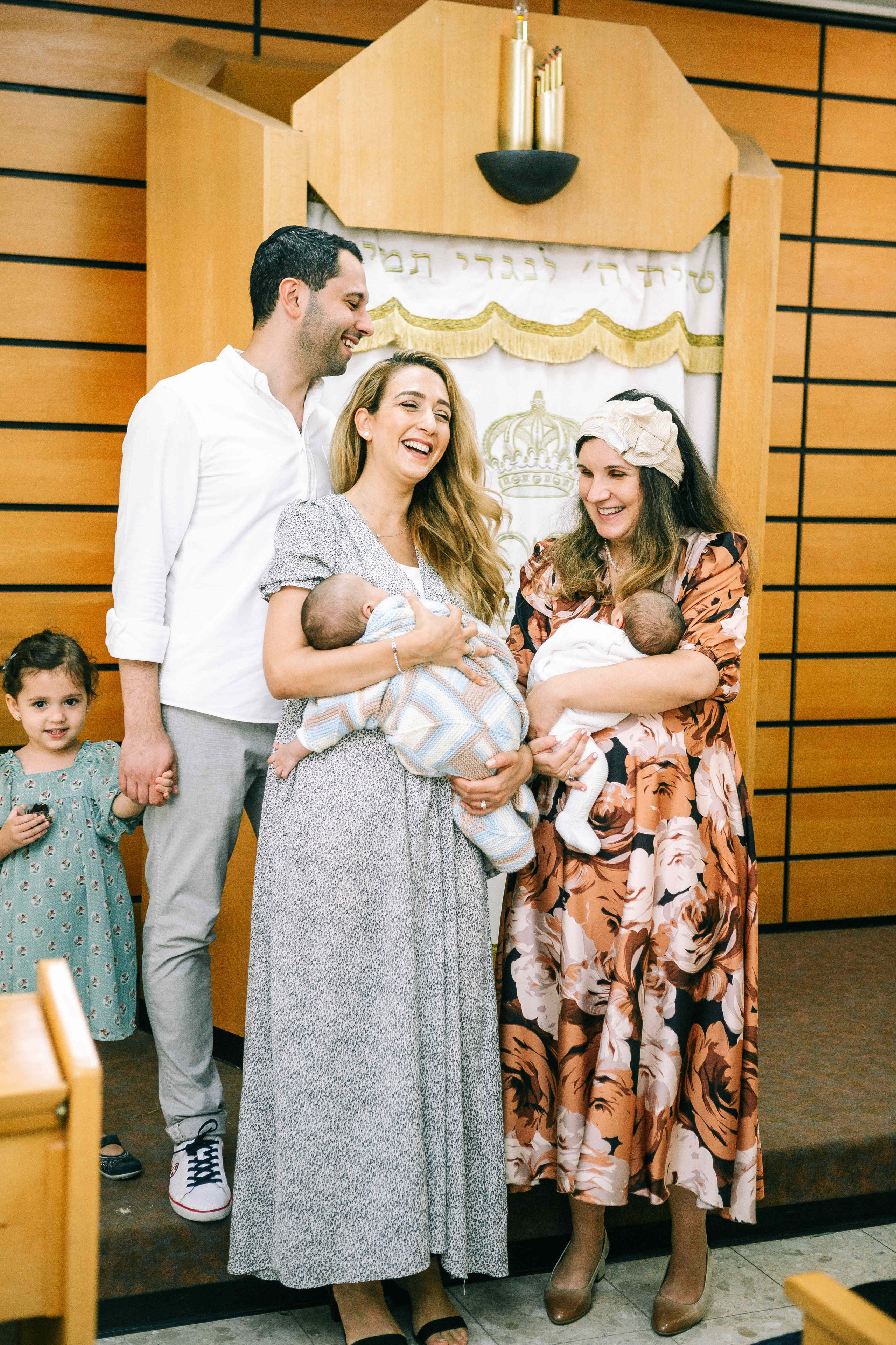 BRITH MILA IN THE SMALL SYNAGOGUE. PHOTOGRAPHER IN ISRAEL