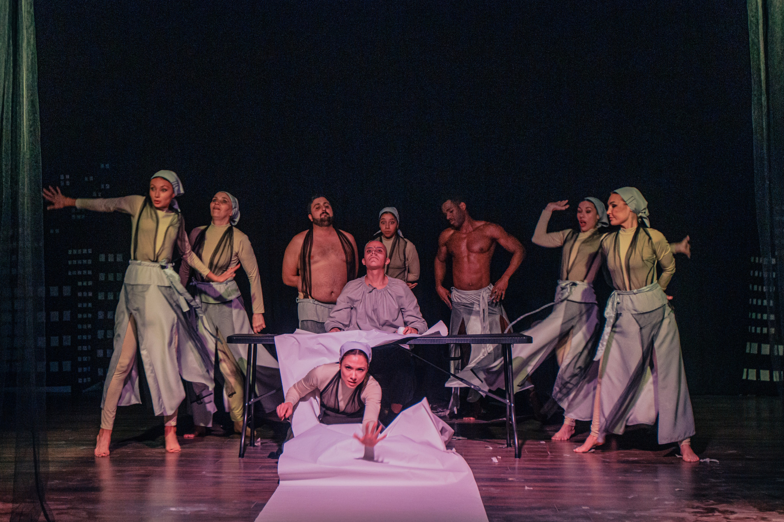 Fotos de la representación teatral en Valencia. Fotógrafo de retrato, familia y reportajes en Valencia | España | Europa Vitalii Lumier