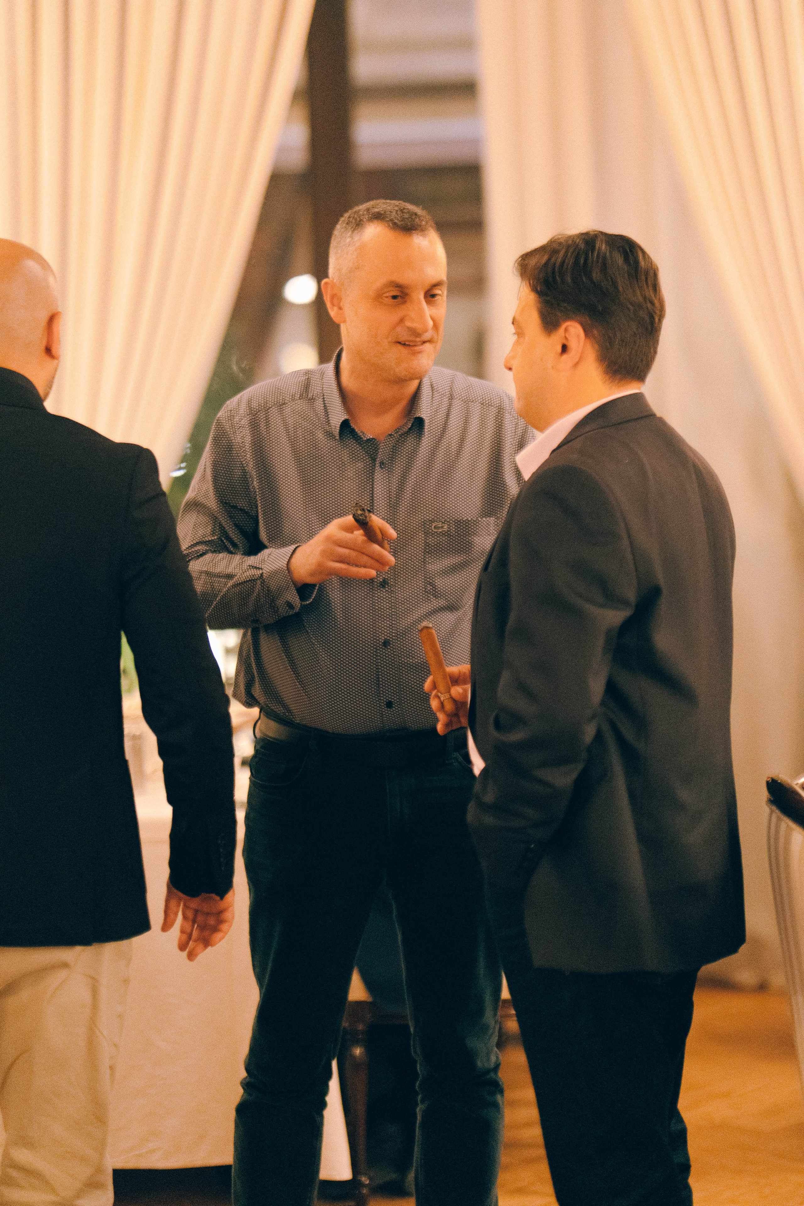 CIGAR CLUB. Wedding&Event photographer Ismail Rzayev in Baku