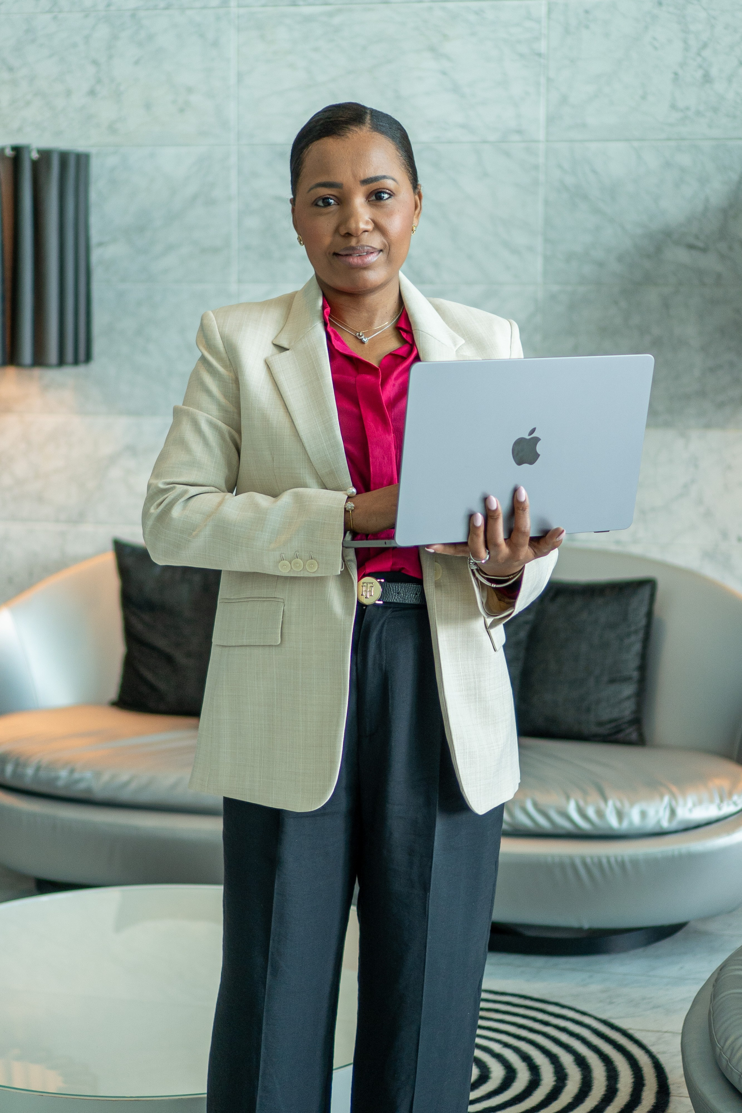 Raquel Ribeiro. Frames by Giovani Braga