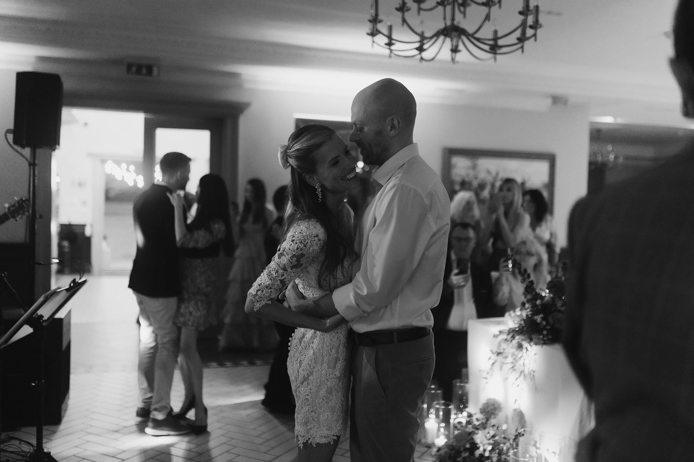 Justė ir Henrikas | Lietingos jaukios vestuvės Palangoje. Vestuvių ir šeimų fotografė Lena Bondarenko / belove photo