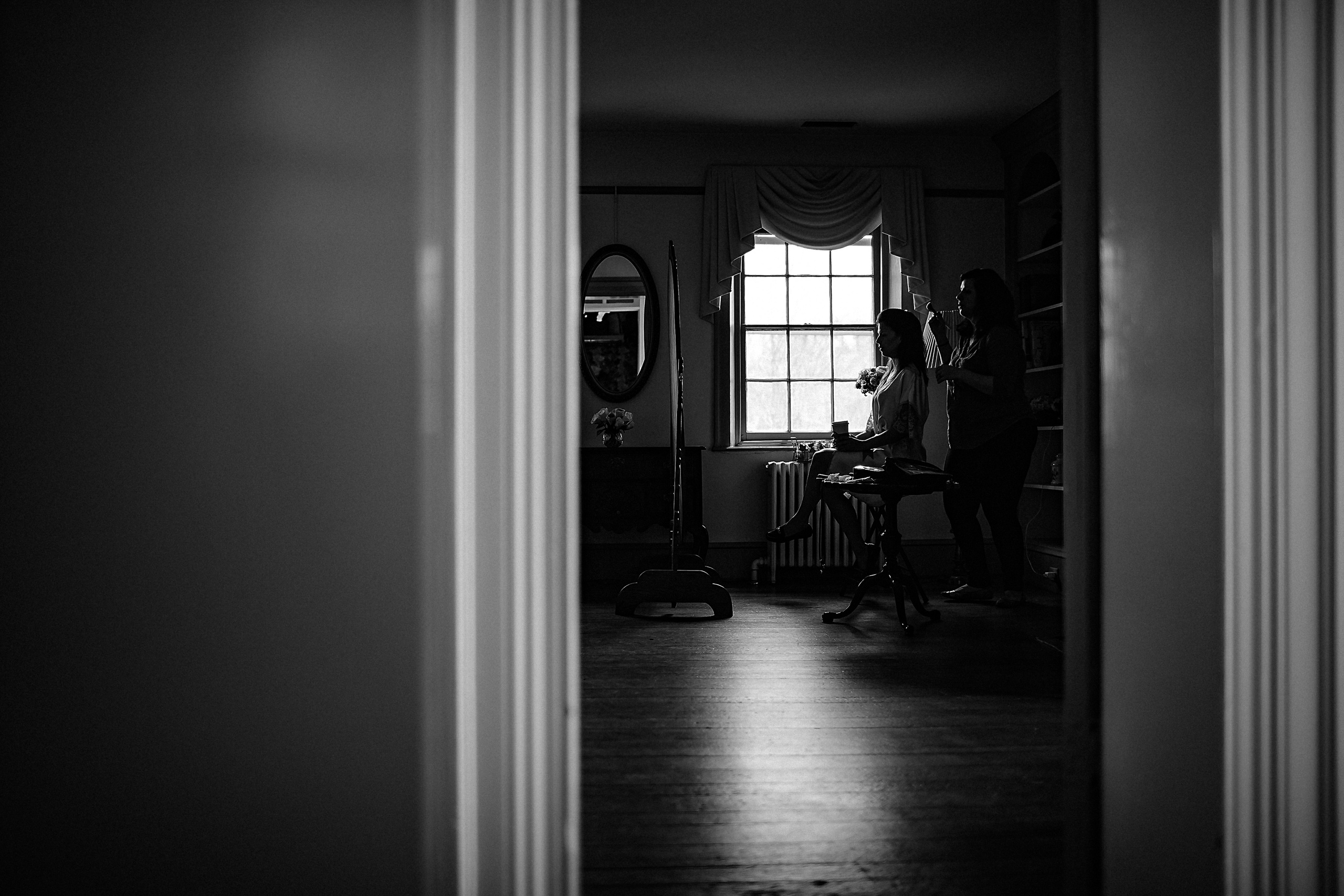 Фотограф в Ирландии Дублин свадьба утро фотки лучший топ свадебный красивая невеста приготовление утро зеркало переживания