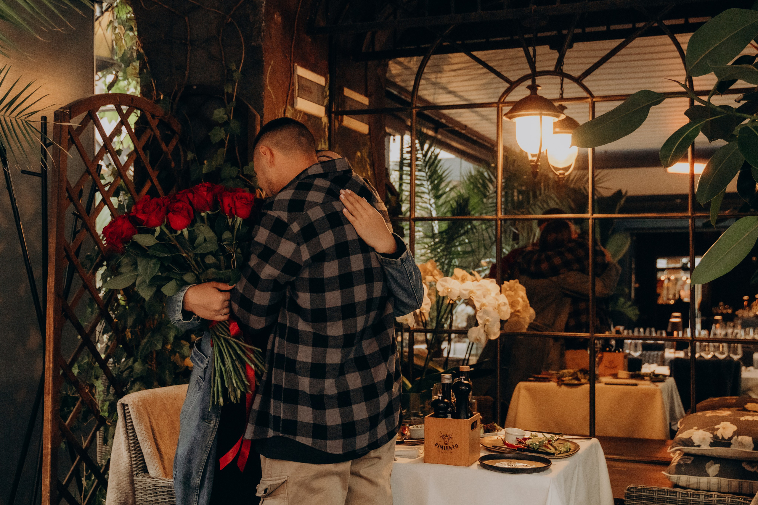 Sunset Embrace. Fotograf Katowice – sesje indywidualne, rodzinne, ślubne