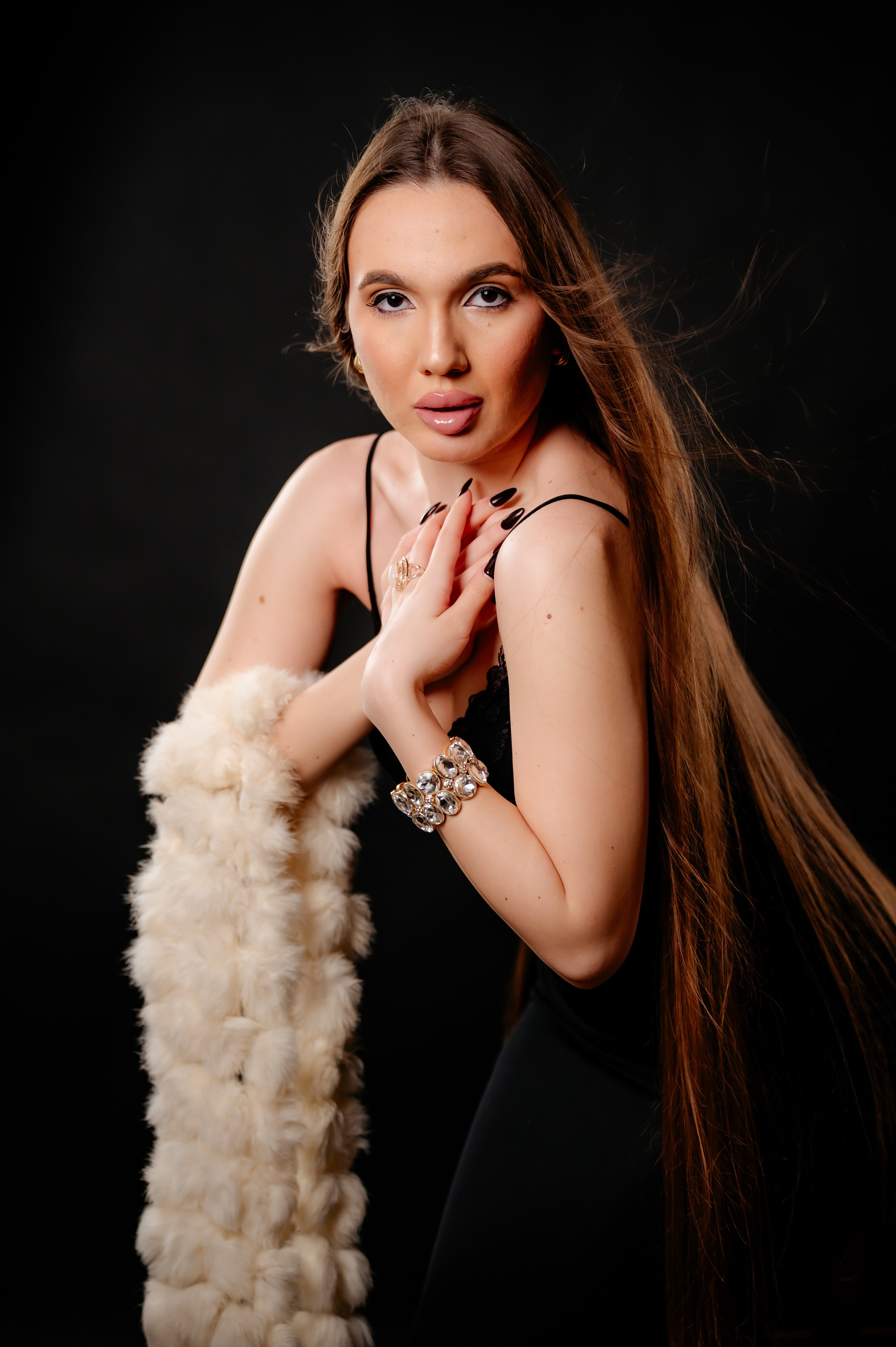 Larisa. Andrei Samuel – Fotograf București | Evenimente, Studio, Imobiliare, Produs
