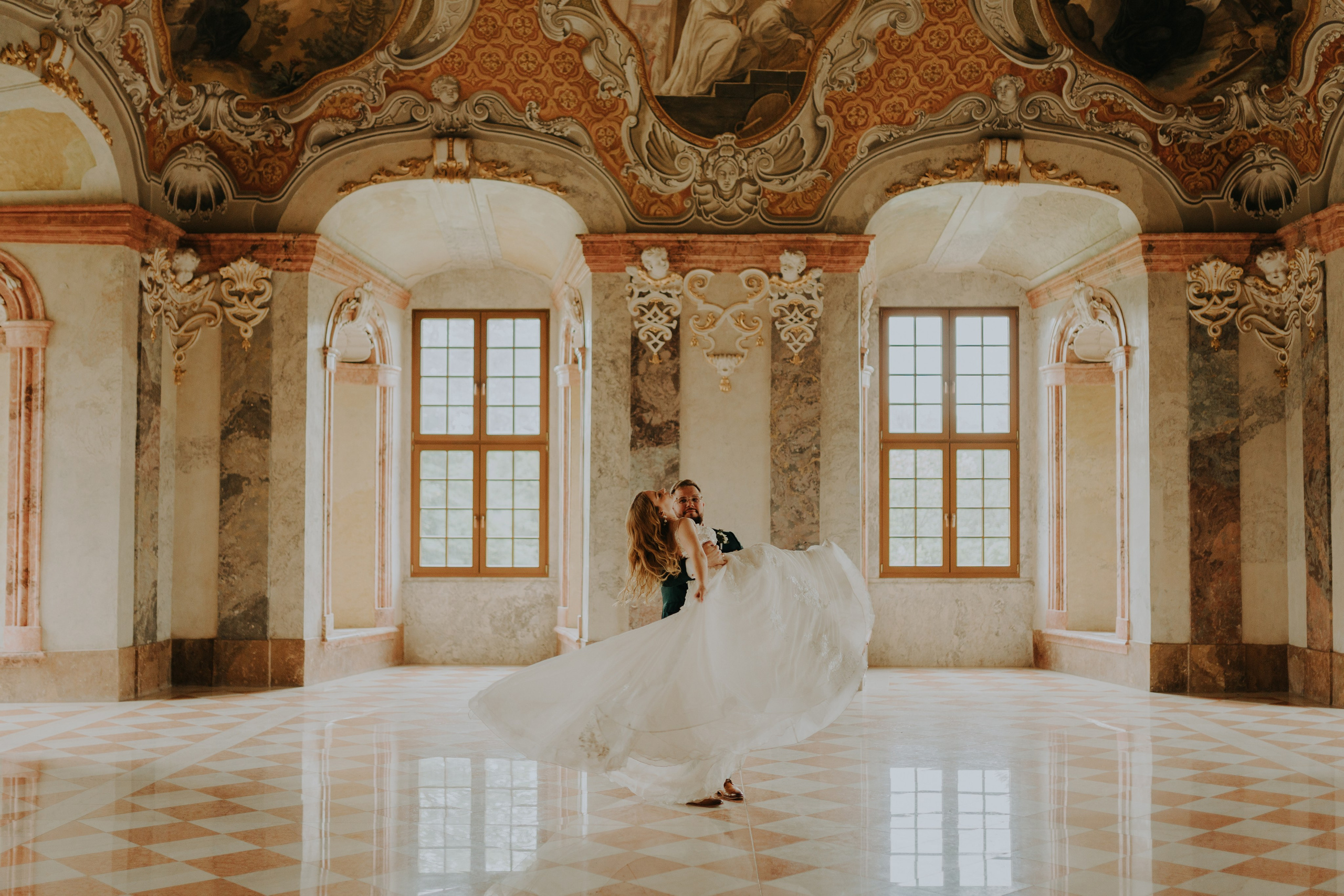 Klasztor Cystersów w Lubiążu: Plener ślubny Oli i Rafała. Fotograf ślubny Śląsk – reportaż ślubny | KarkowskaFoto