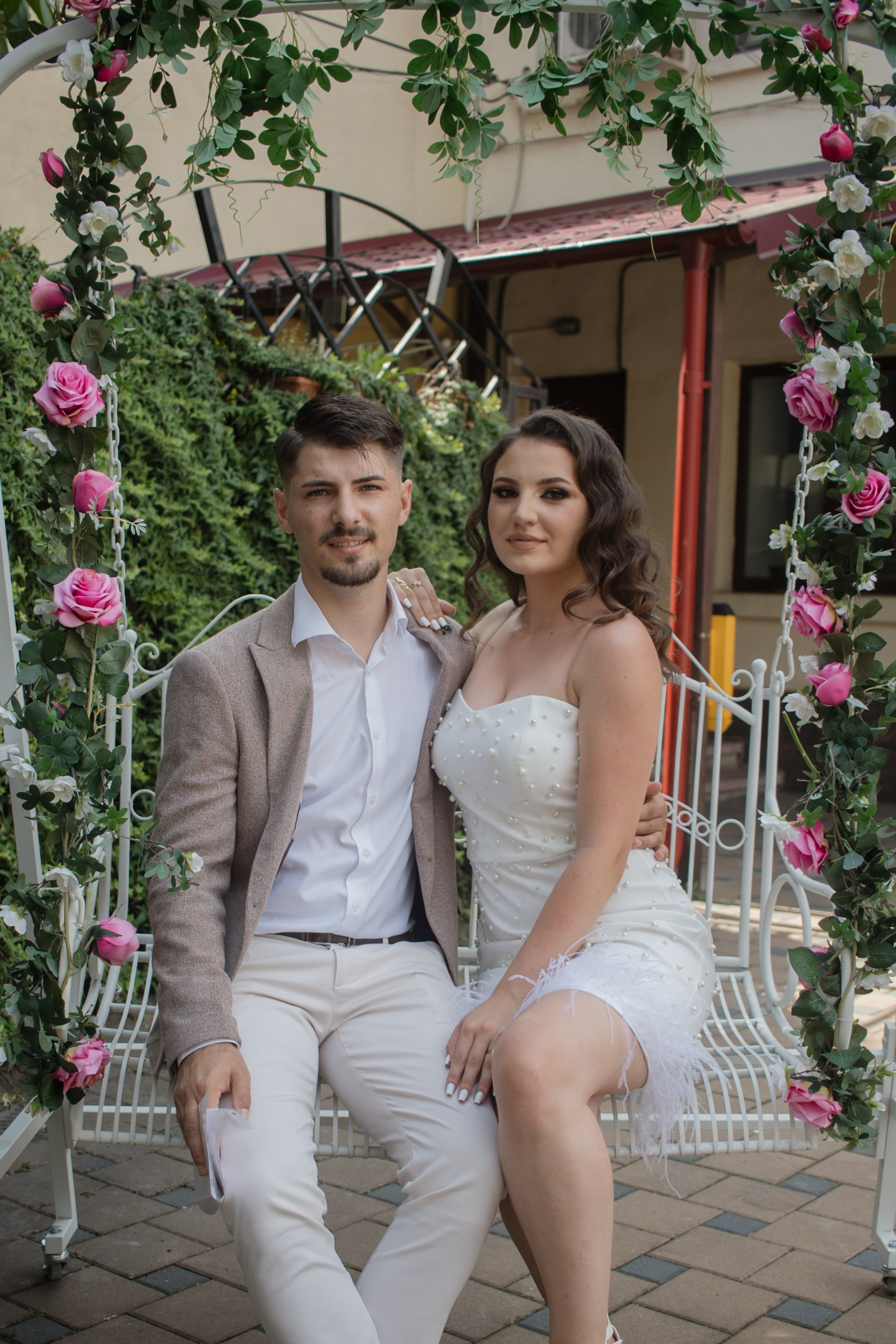 Ana & Mihai. Fotograf si videograf — evenimente si studio