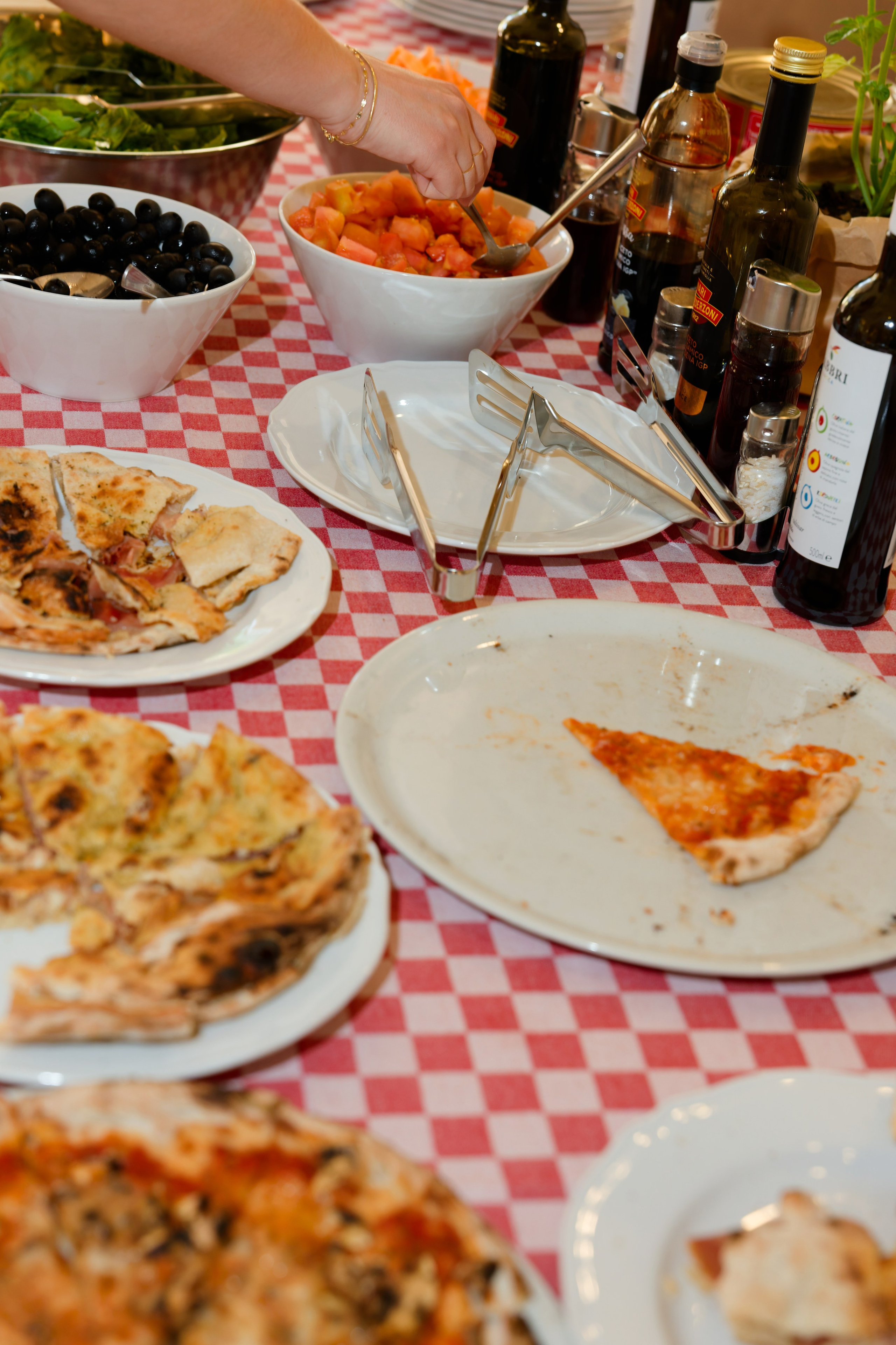Pizza Party at Tenuta Massini, Florence, Italy. Destination Wedding Photographer — Nikita Burtsev