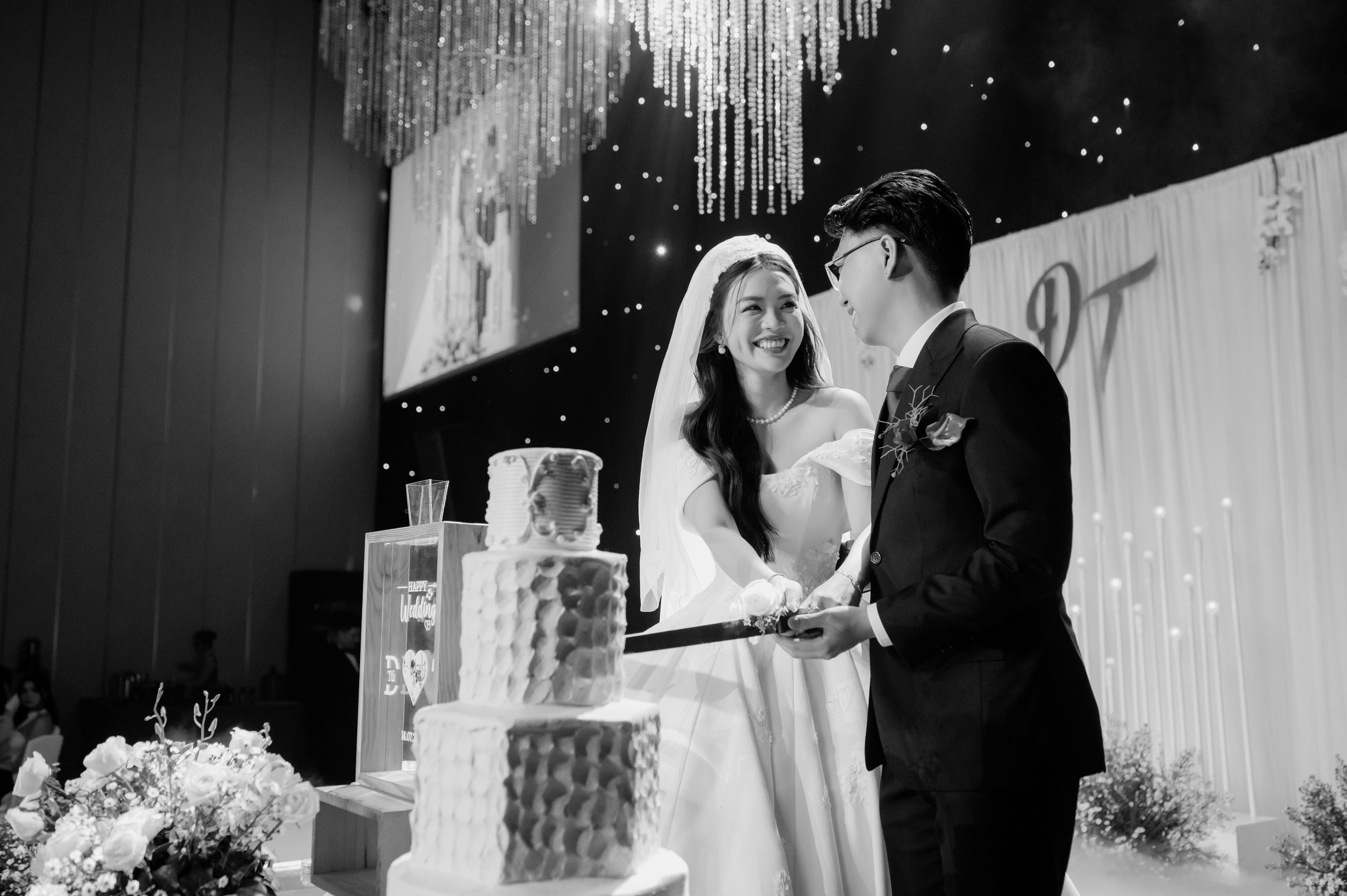 DAT & TU / Wedding Party. Saigon Wedding Present | Art Beyond Moments