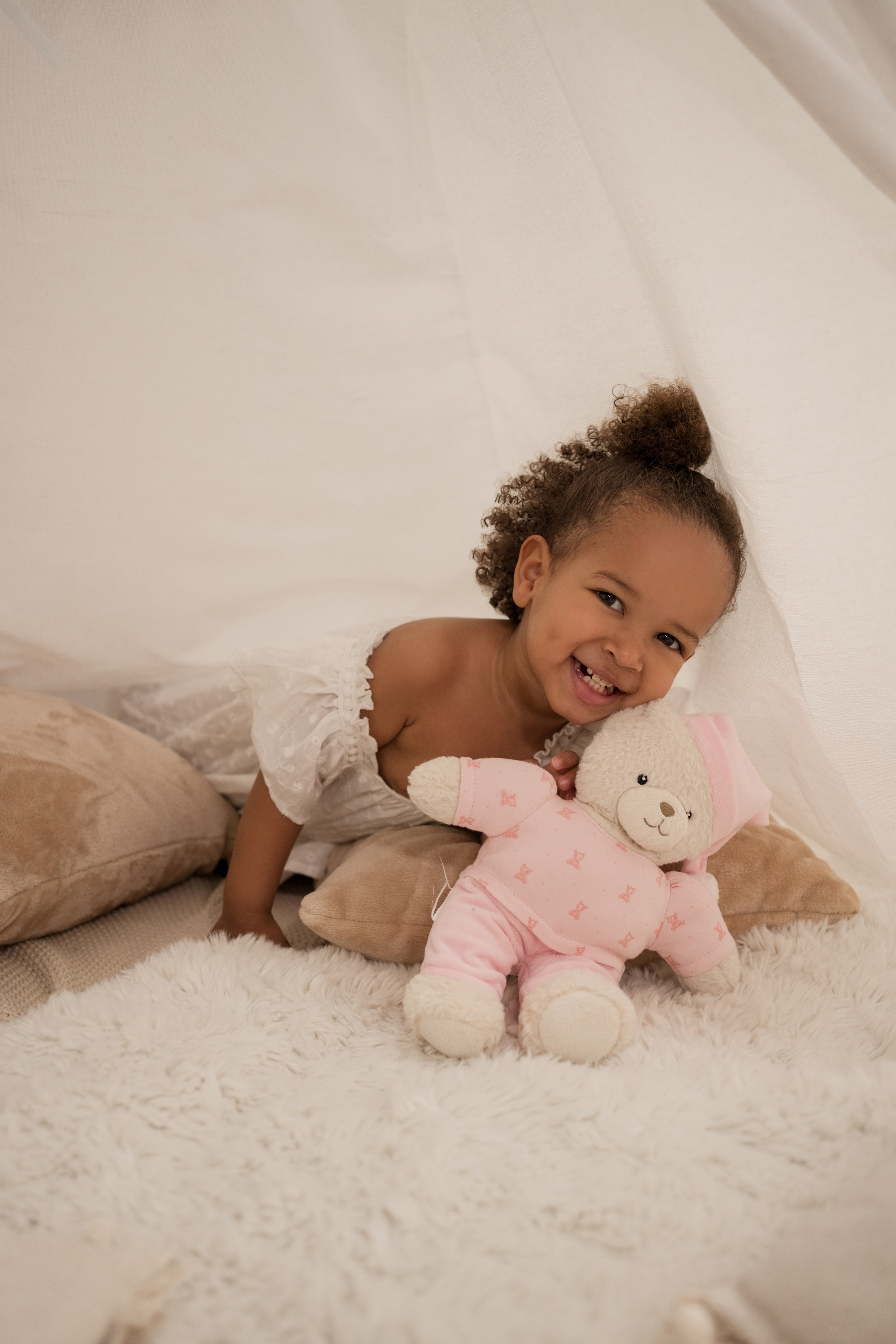 Home studio session. Angela Iakovleva — Family Photographer in Dubai