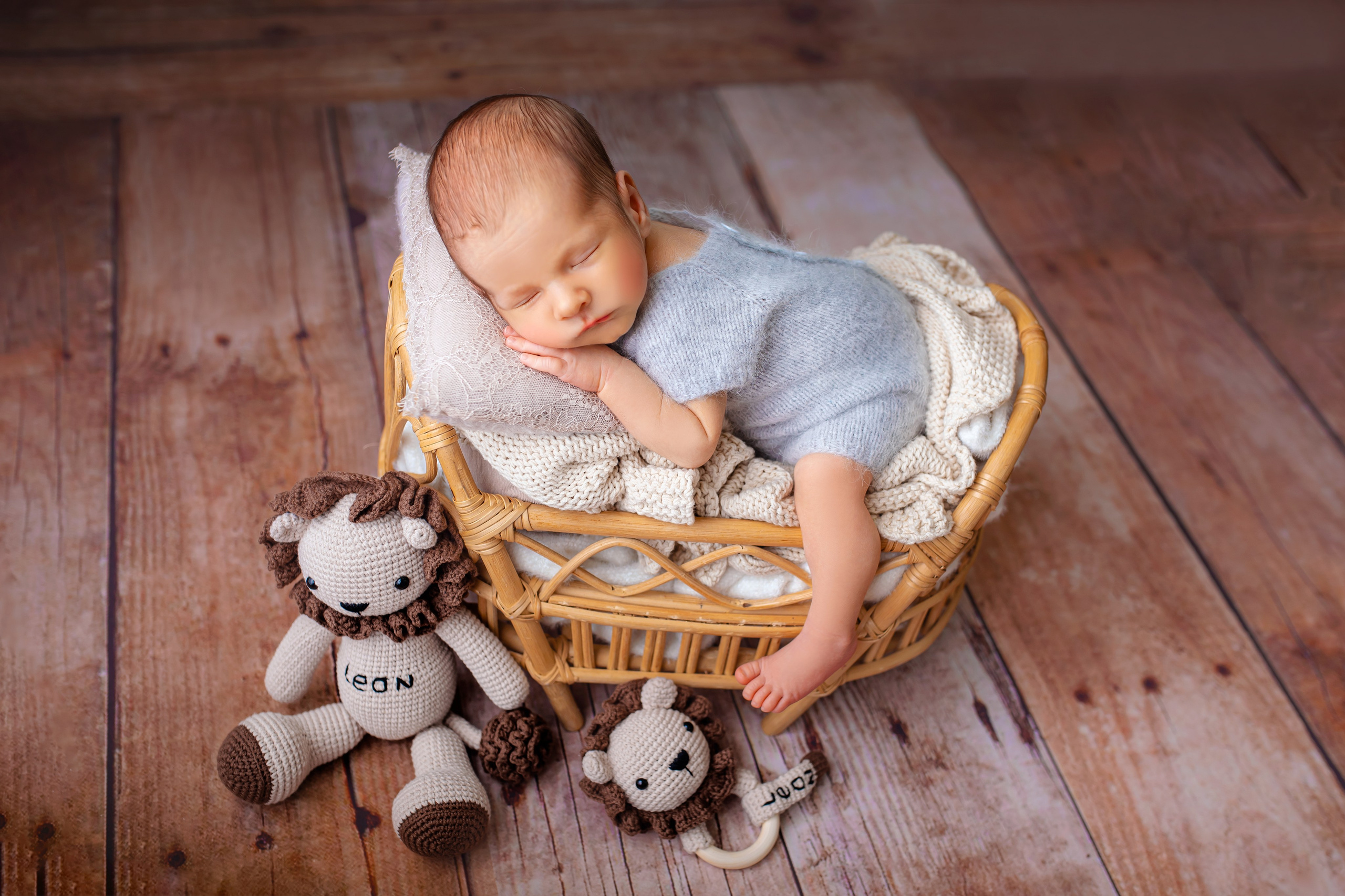 Newborn photoshoot. Newborn photographer and Photography Educator in Prague Yana Stelmakh