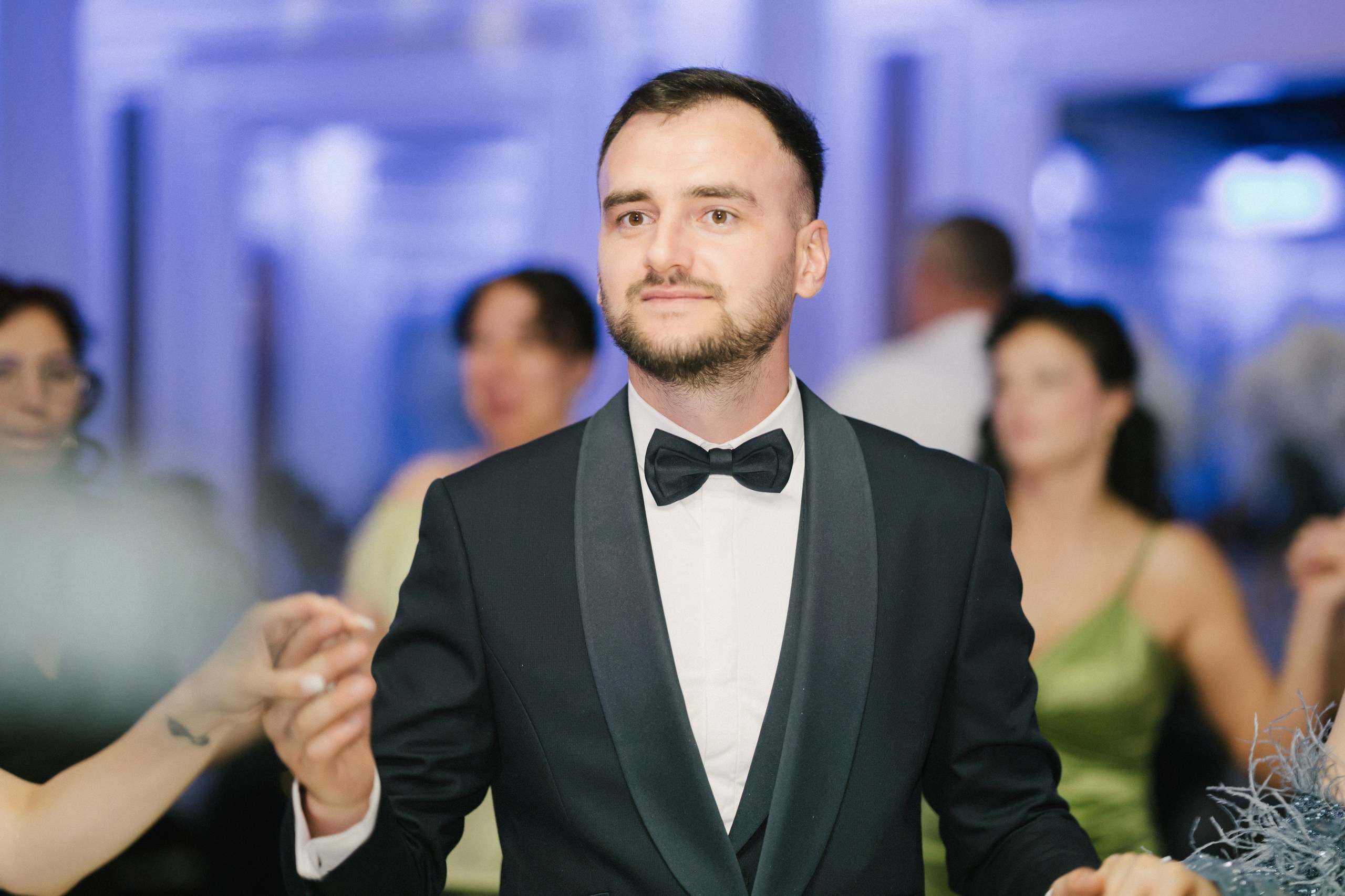 1. Mireasa Adriana în timpul pregătirilor de nuntă în Tudora Botoșani2. Costumul mirelui Ionuț fotografiat artistic în ziua nunții3. Prietenii mirelui la tradițiile de nuntă în Tudora4. Bărbieritul mirelui în cadrul obiceiurilor tradiționale de nuntă5. Fotografii de familie la biserică în ziua nunții6. Portret de familie cu mirii și copilul lor la nunta din Botoșani7. Primul dans al mirilor la Mariage Dor Baisa Botoșani8. Decor elegant de nuntă la Mariage Dor Baisa9. Emoții și tradiții la nunta din Tudora județul Botoșani10. Fotograf profesionist de nuntă în Botoșani surprinzând momente autentice - otograf-nunta-botosanifotograf-evenimente-botosanifotograf-profesionist-botosanifotograf-nunta-tudoranunta-tudora-botosanisedinta-foto-nunta-botosanipoze-nunta-botosanifotografii-nunta-tudorafotograf-cununie-religioasa-botosanibiserica-sfintii-imparati-constantin-si-elena-tudoramariage-dor-baisa-botosanirestaurant-nunta-botosanidansul-mirilor-mariage-dorpregatiri-mire-botosanipregatiri-mireasa-botosanitraditii-nunta-moldovaobiceiuri-nunta-tudorafotograf-familie-nunta-botosaniportret-miri-botosanigalerie-foto-nunta-botosanialbum-foto-nunta-botosaninunta-eleganta-botosaninunta-cu-traditii-botosanifotograf-premium-nunta-botosaniservicii-foto-video-botosanipoveste-de-nunta-botosanifotograf-documentar-nuntafotograf-natural-emotionalmiri-ionut-si-adriananunta-autentica-tudora -otograf-nunta-botosanifotograf-nunta-tudoranunta-tudora-botosanifotograf-evenimente-botosanifotograf-profesionist-botosaniservicii-foto-video-botosanigalerie-foto-nunta-botosanialbum-foto-nunta-botosani - nunta-autentica-botosaninunta-cu-traditii-botosanipoveste-de-nunta-botosanifotografii-emotionante-nuntamomente-autentice-nuntafotografie-documentara-nuntafotograf-natural-nunta- pregatiri-miri-tudorabiserica-tudora-botosanicununie-religioasa-tudoramariage-dor-baisa-botosanipetrecere-nunta-botosanivalsul-mirilor-botosani - alino-foto-studio-botosaniionut-si-adriana-nunta-tudorafotograf-alin-chirila-botosani