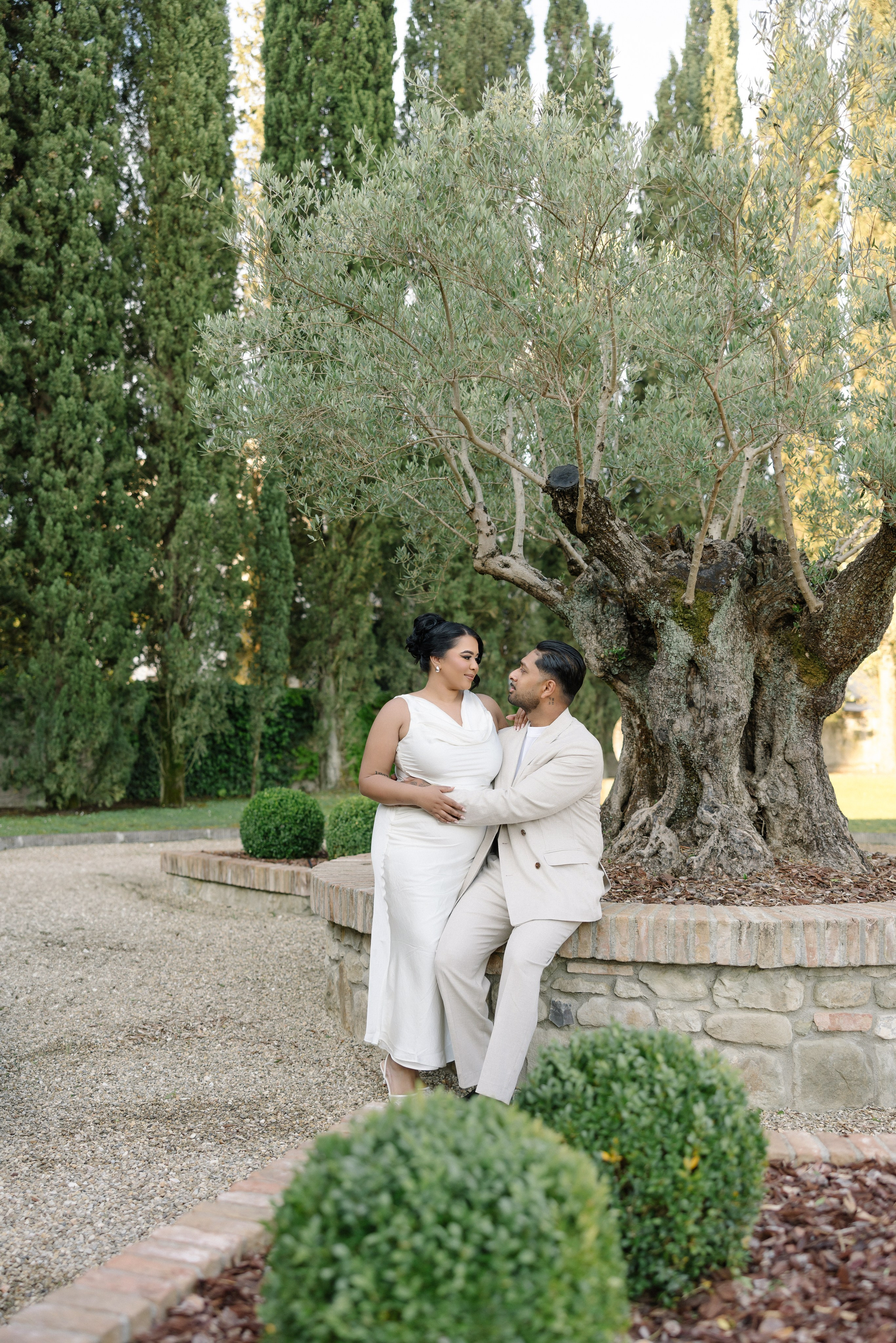 Pre-wedding in Tuscany. Wedding photographer Italy
