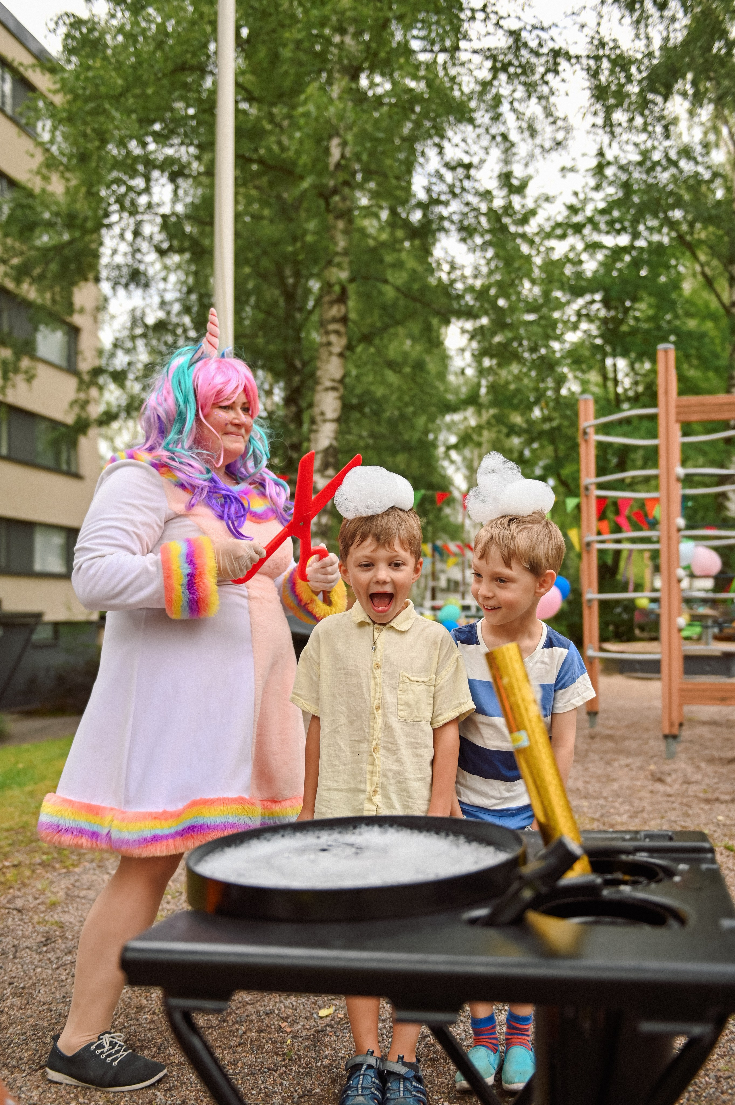 Праздник во дворе дома. Детский и семейный фотограф в финляндии дина пулкка. контент фотограф