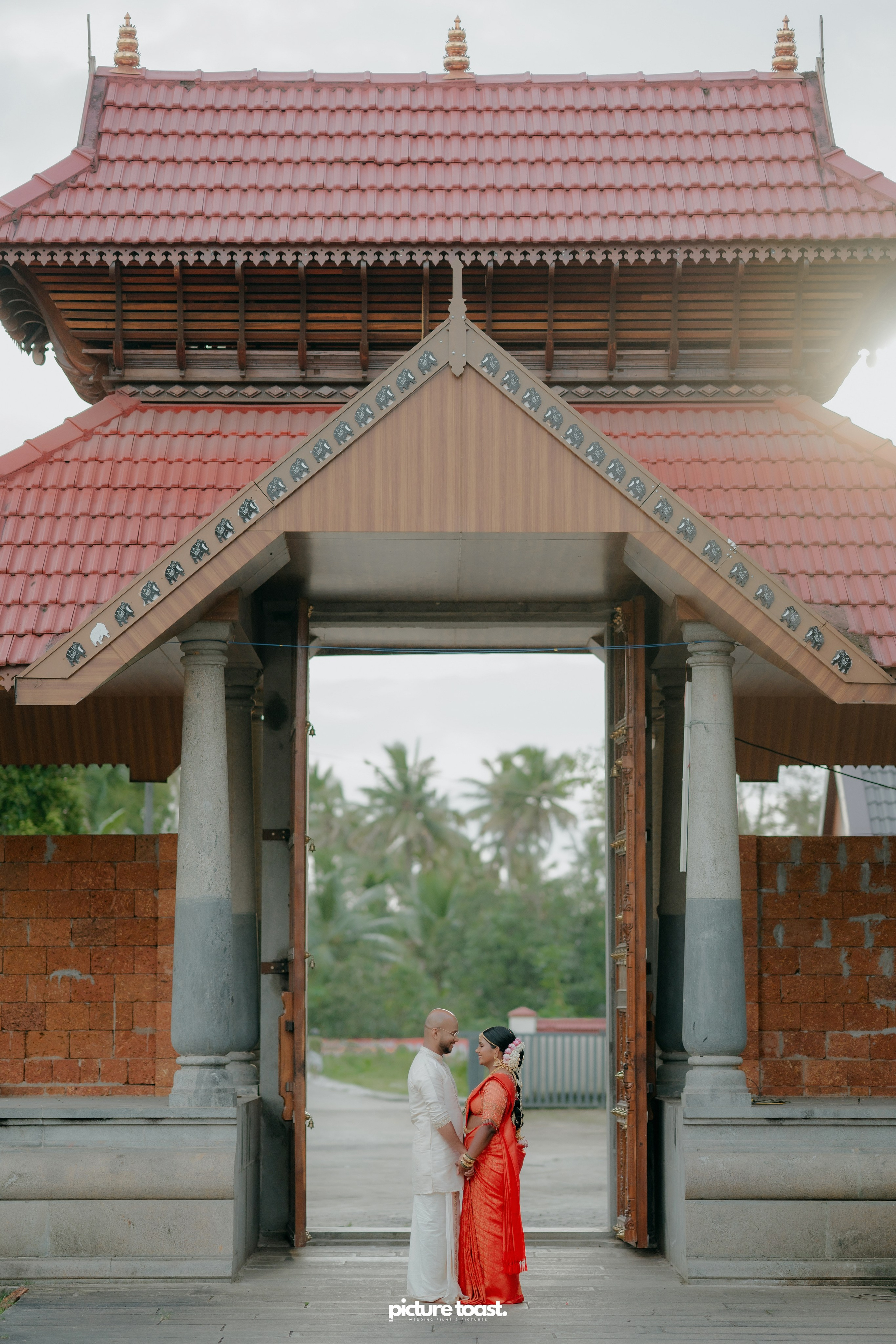 Traditional Kerala Hindu Wedding Ft. Anusree & Vishnu. Fine art Wedding Photographers in India & Canada
