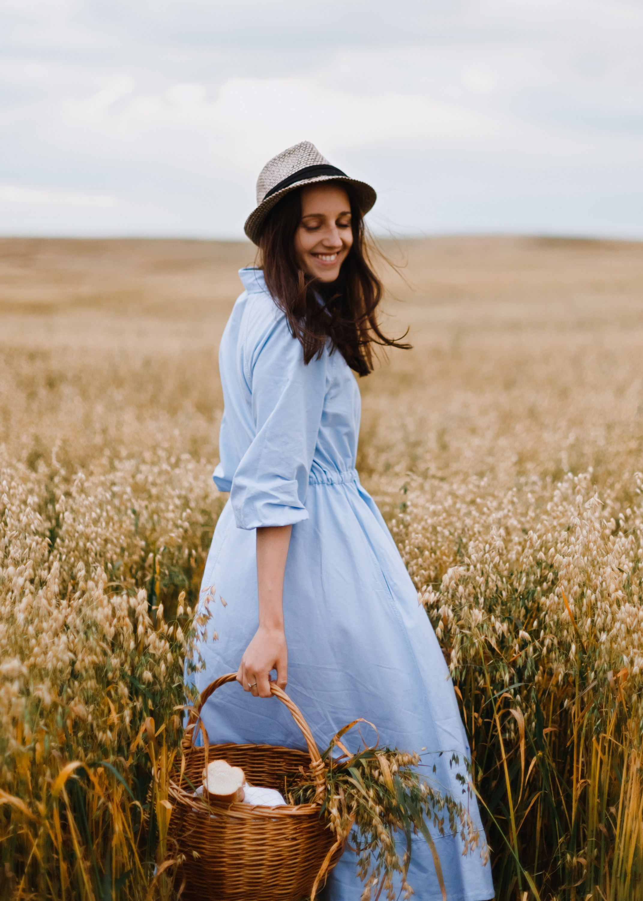 Katya | tenderness in the field. Kaja | fotograf psów we Wrocławiu