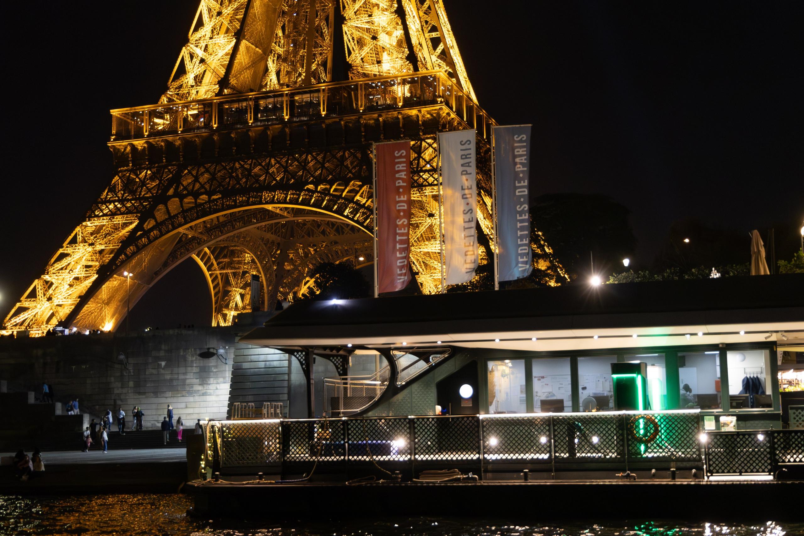 Wedding Proposal in Paris: 7 Refined & Realistic Ideas for 2026. Photographe à Paris
