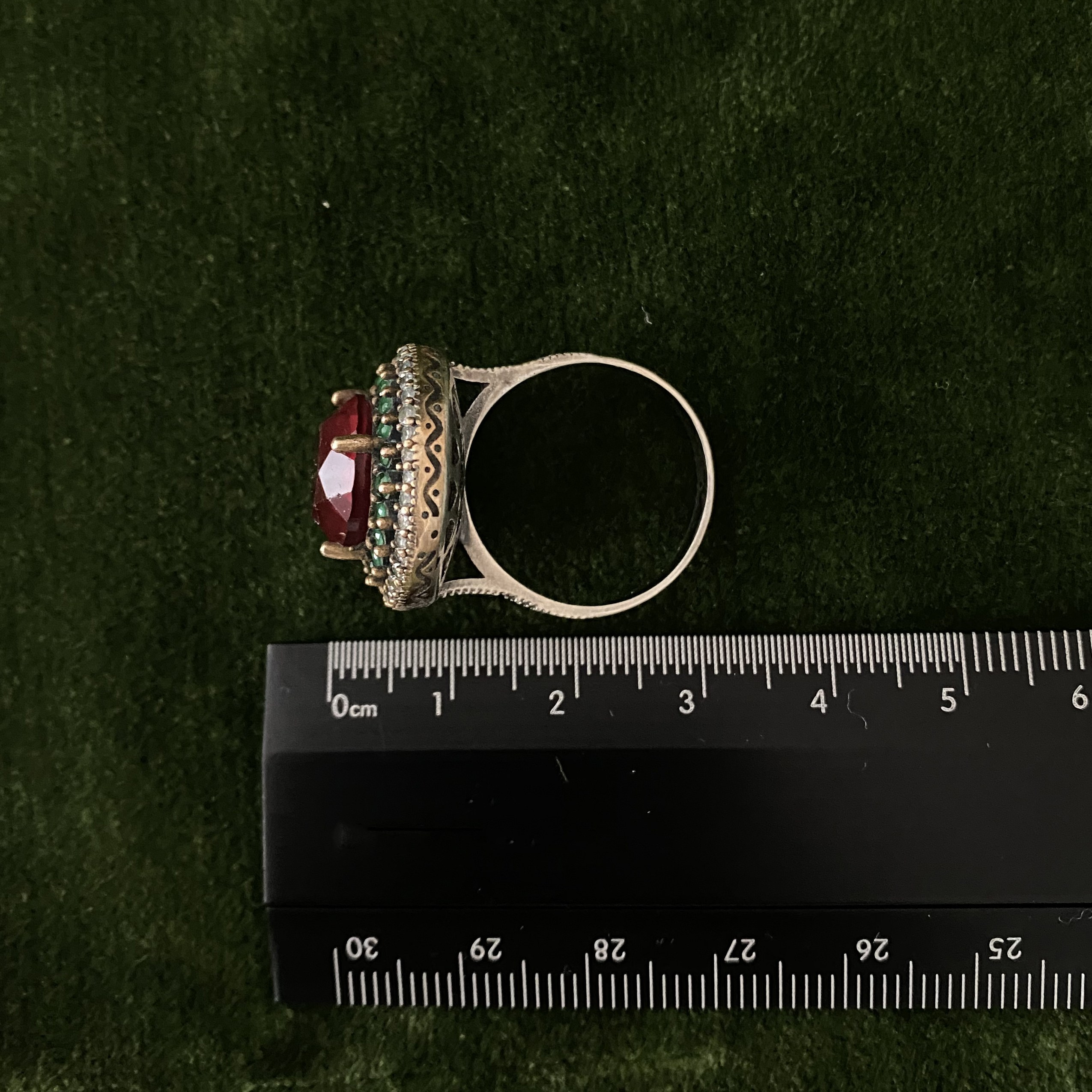 Redring. Современнные и актикварные украшения в Барселоне, Москве и Санкт-Петербурге