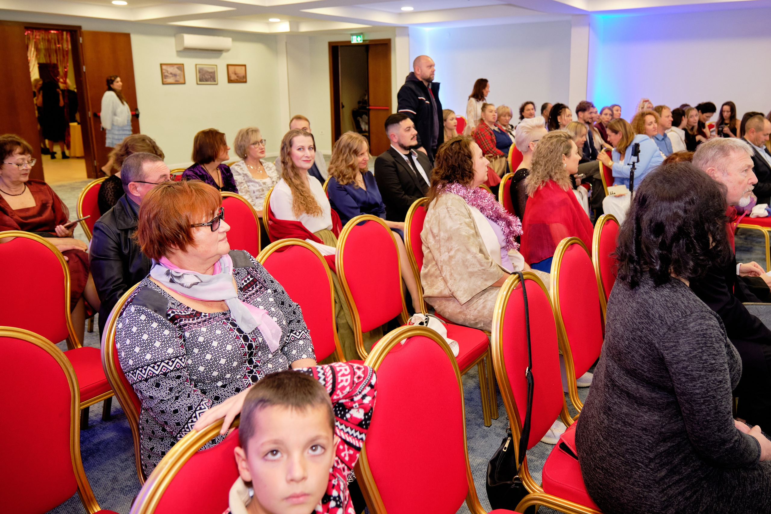 Фоторепортаж з благодійного Новорічного балу у Чорногорії. Портретний фотограф Альона Новгородцева