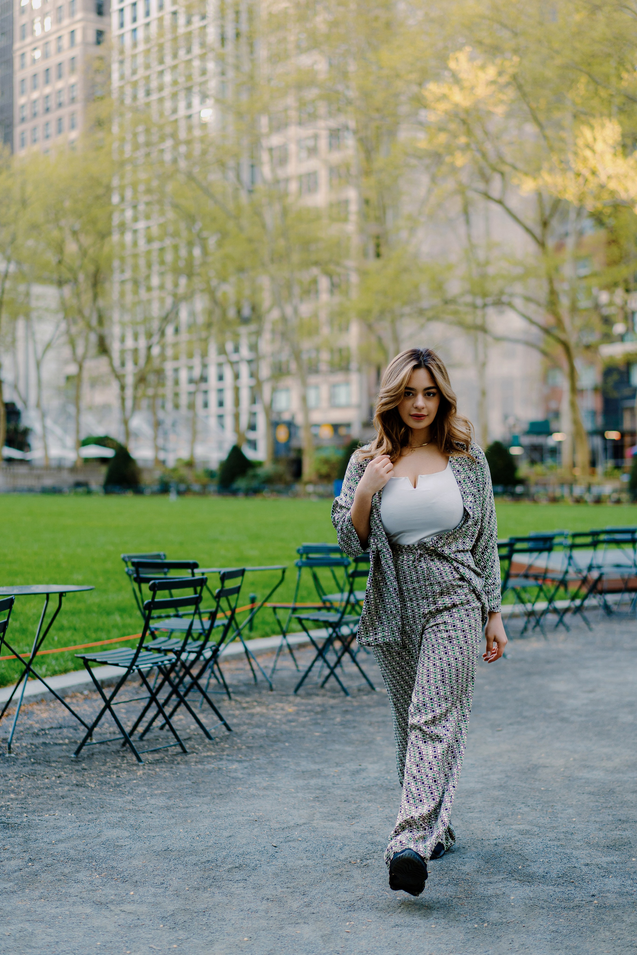 5th Avenue & Bryant Park Photography Sessions | NYC Portrait Location Guide. Videographer and photographer in New York // MAKAROV.VIDEO