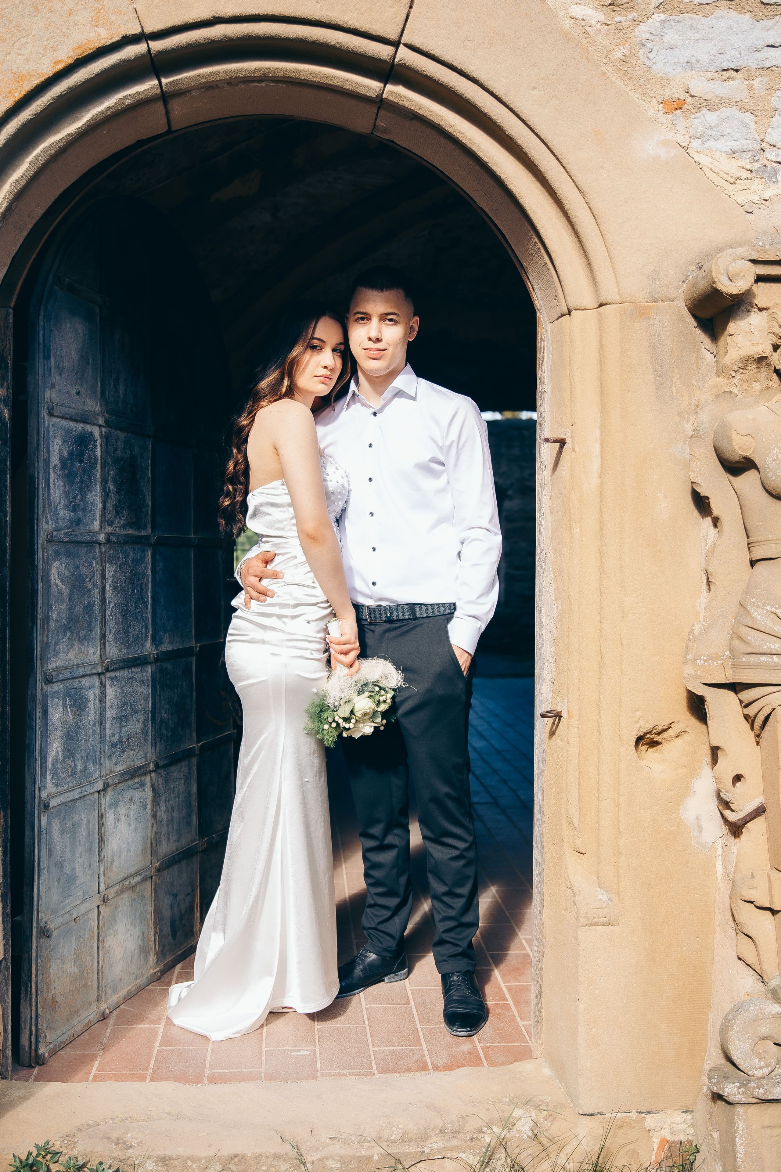 Brautpaarshooting auf Burg Hornberg. Fotograf für Hochzeits- und Familienfotos in Buchen (Odenwald) Mosbach