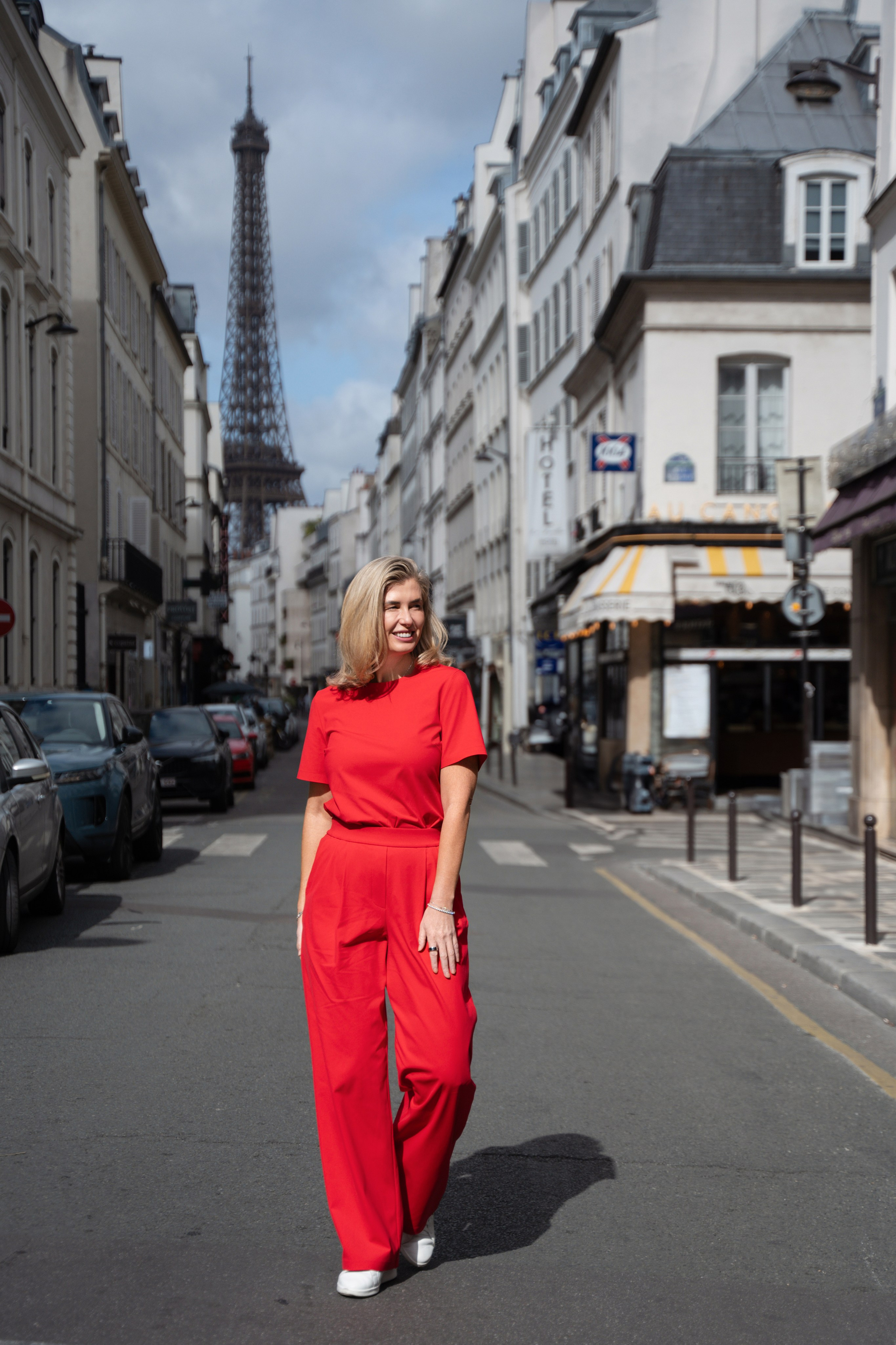 Content Nadia (2.5 hours). Photographer in Paris|Solo and groups, portraits & content, couples photo-shoot in Paris at the best locations