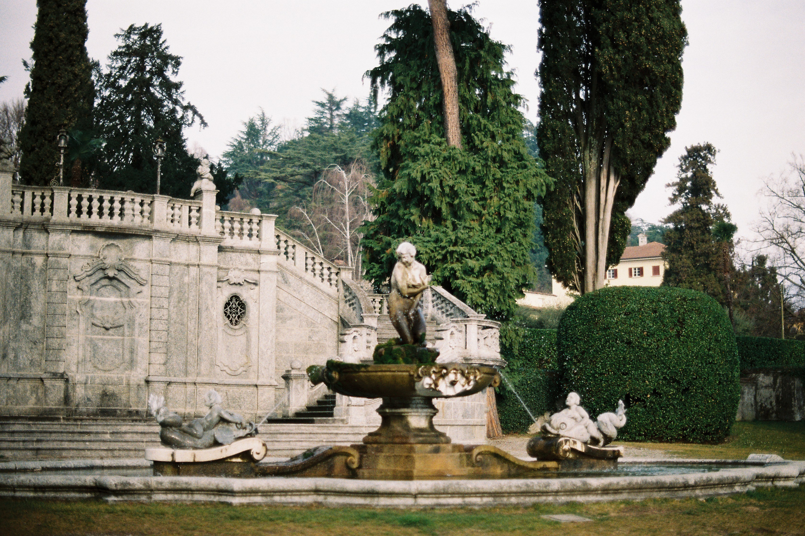 Lake Como Elopement | Sneak Peek. Wedding photographer in Italy