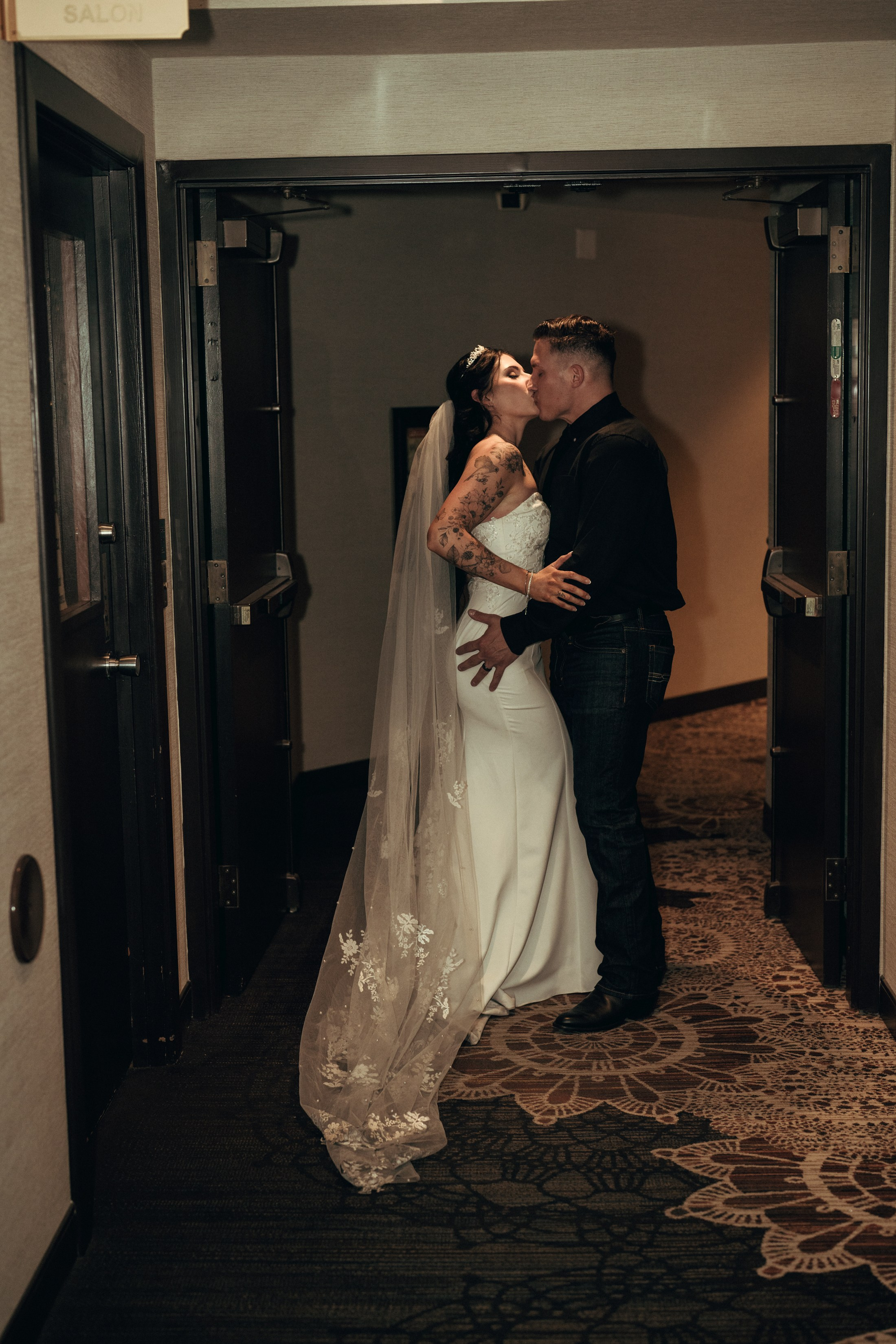 Krystina&Raymond. Wedding & elopement photographer Viktoriya Kravtsov. Las Vegas