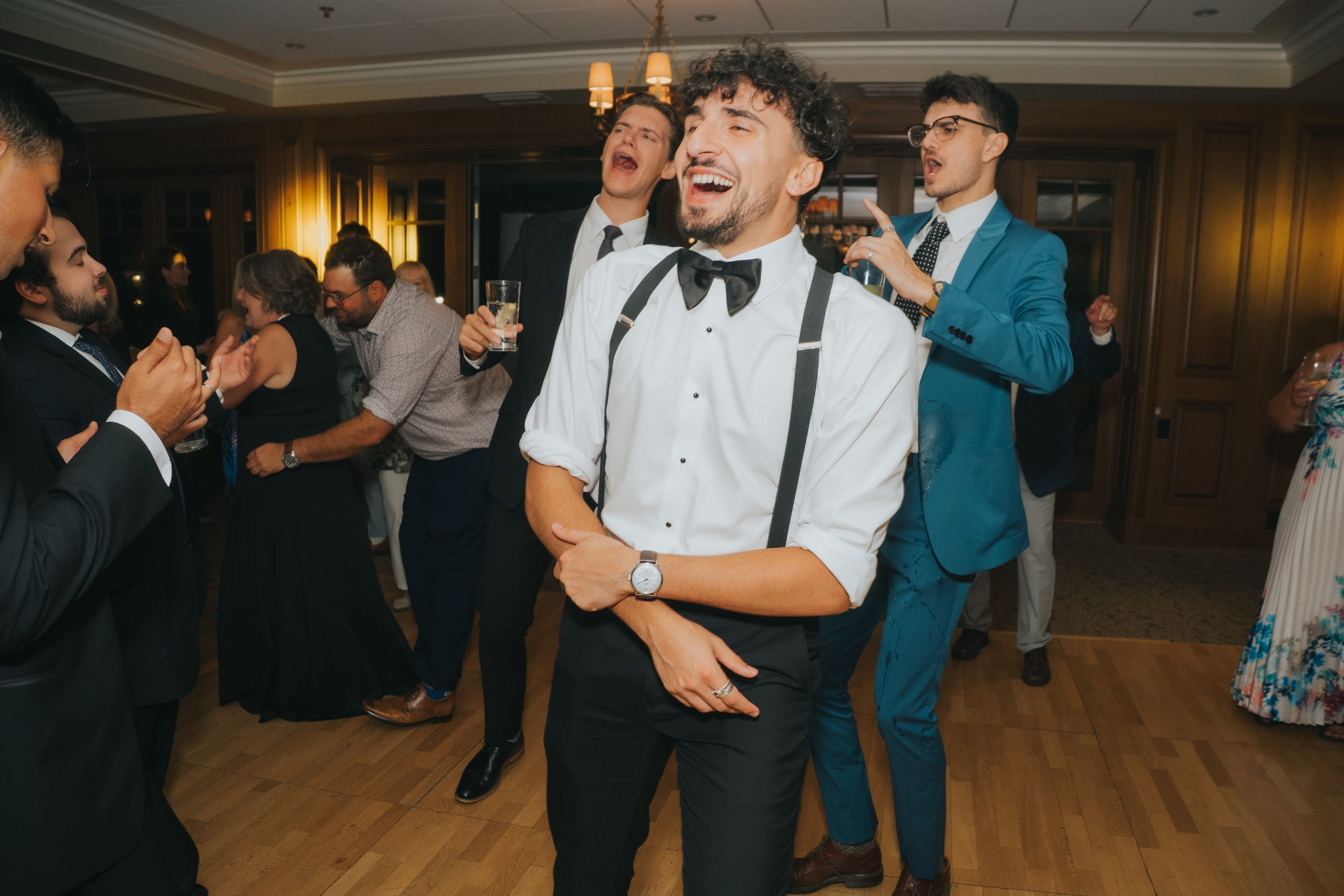 Wedding of Cassandra and Loïc in Beaconsfield, Montreal. Wedding and Family Photography Montreal Muriel Oe Photo