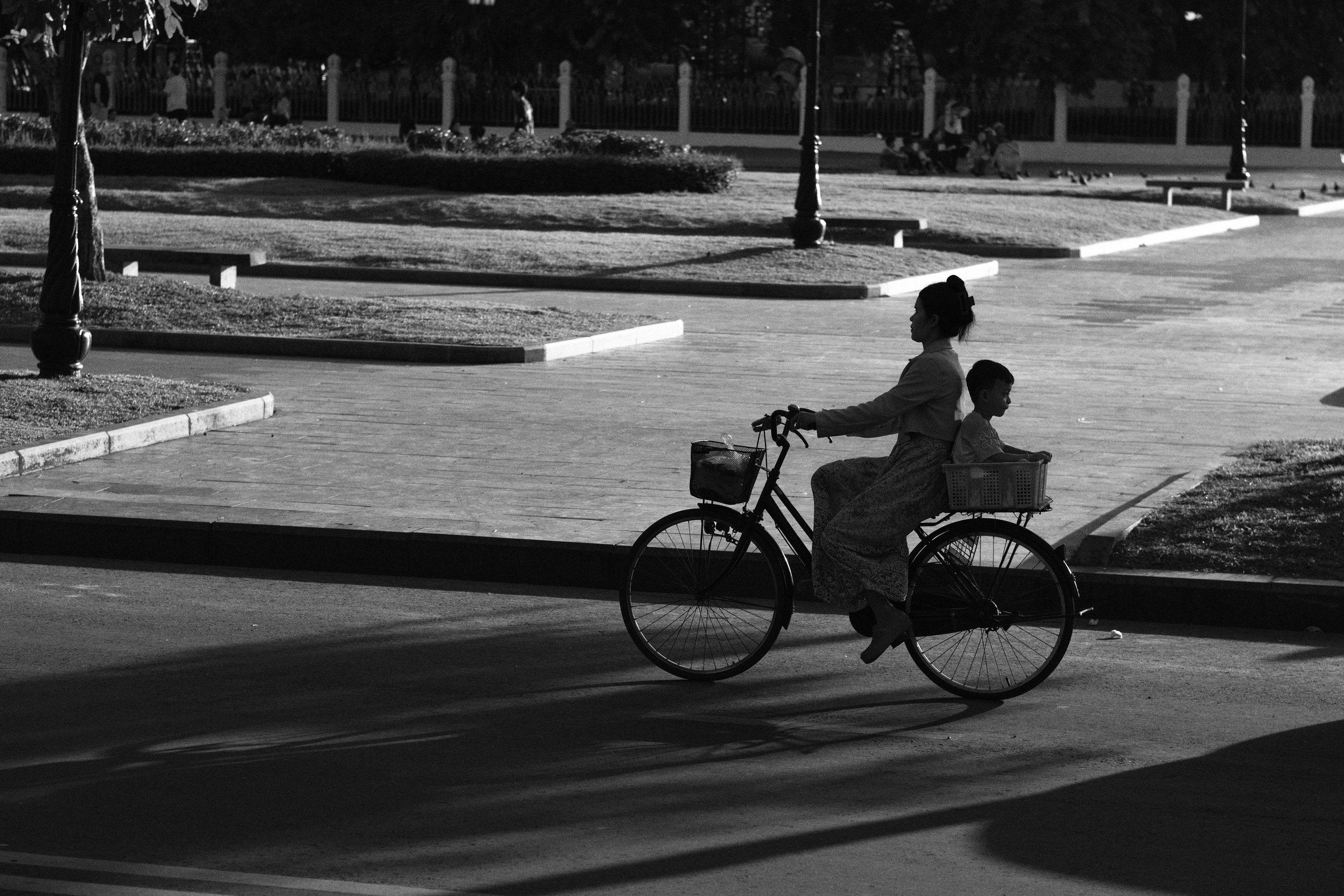 Street photo, Cambodia by Petr Nabutov