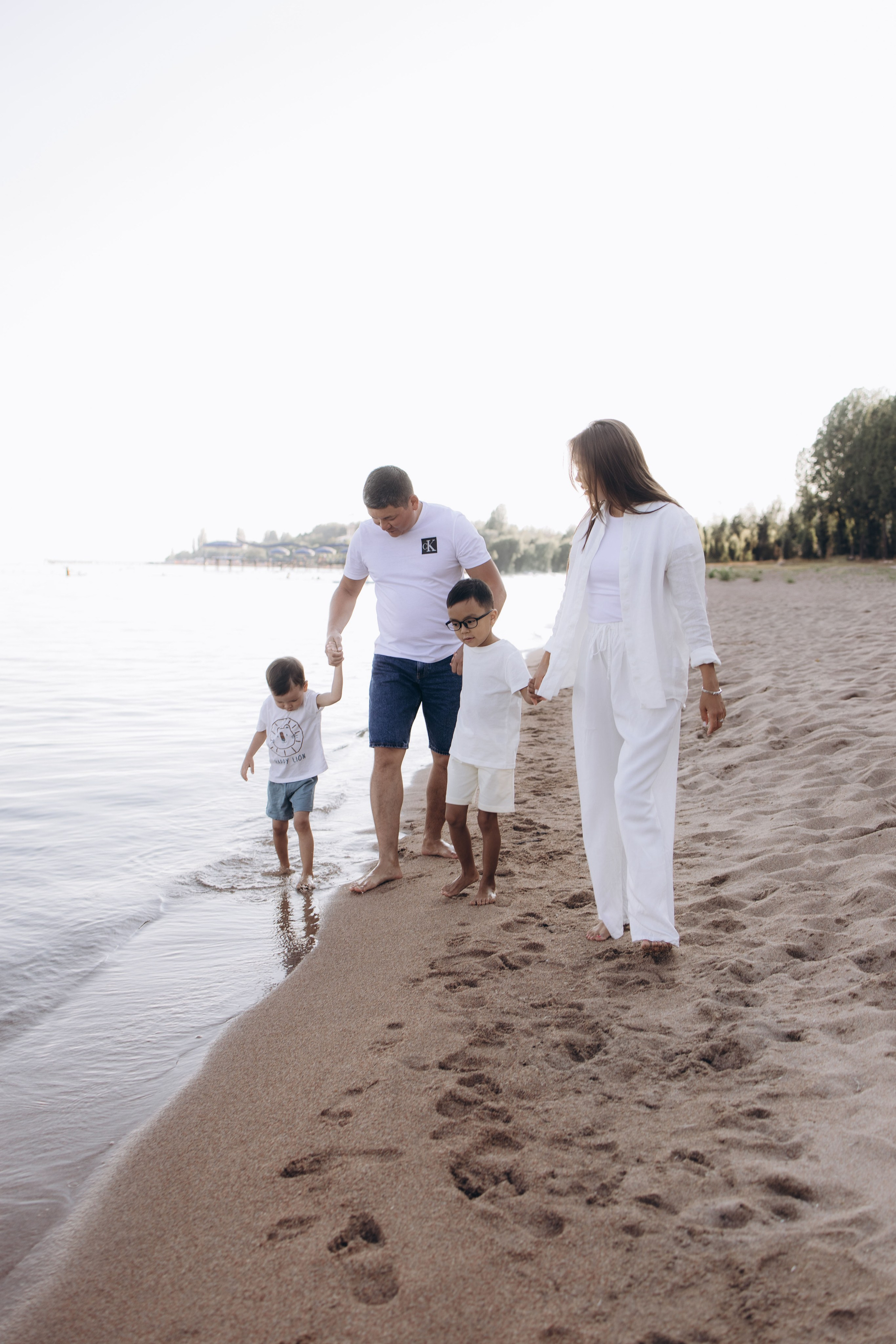 Family at Sunset. Фотограф родов, семей и новорожденных малышей в Дубае