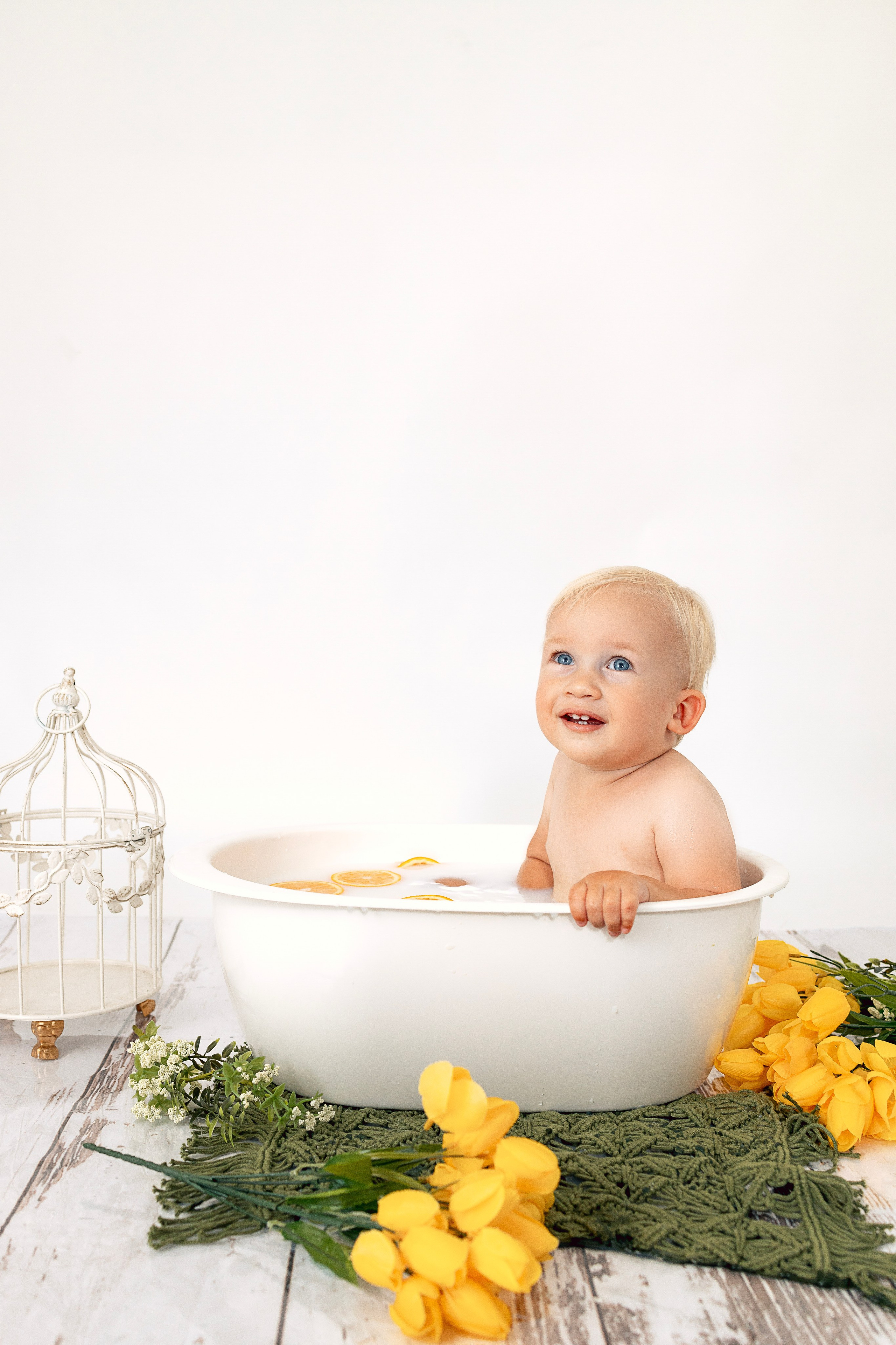 Milk bath. Anaeliseevaphoto.com