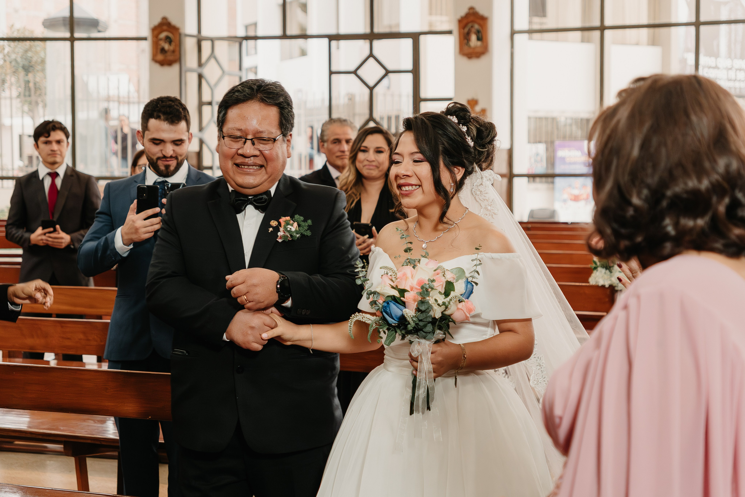 ALEJANDRA + RODRIGO BODA RELIGIOSA. Studio KVTA | Fotografía y Video de Bodas en Arequipa