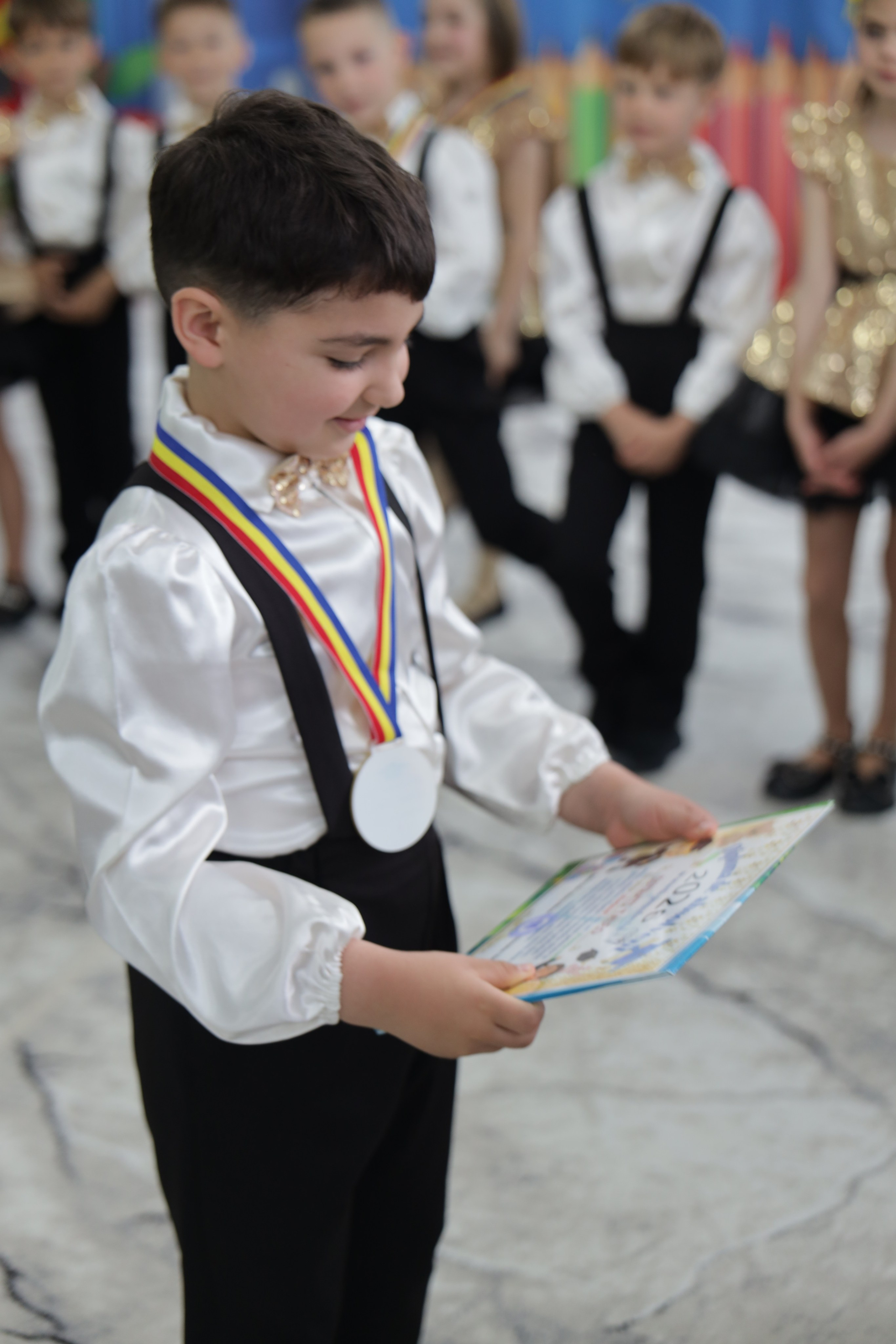 O filă de copilărie.... Alika Dia- Fotograf în Republica Moldova, Strășeni