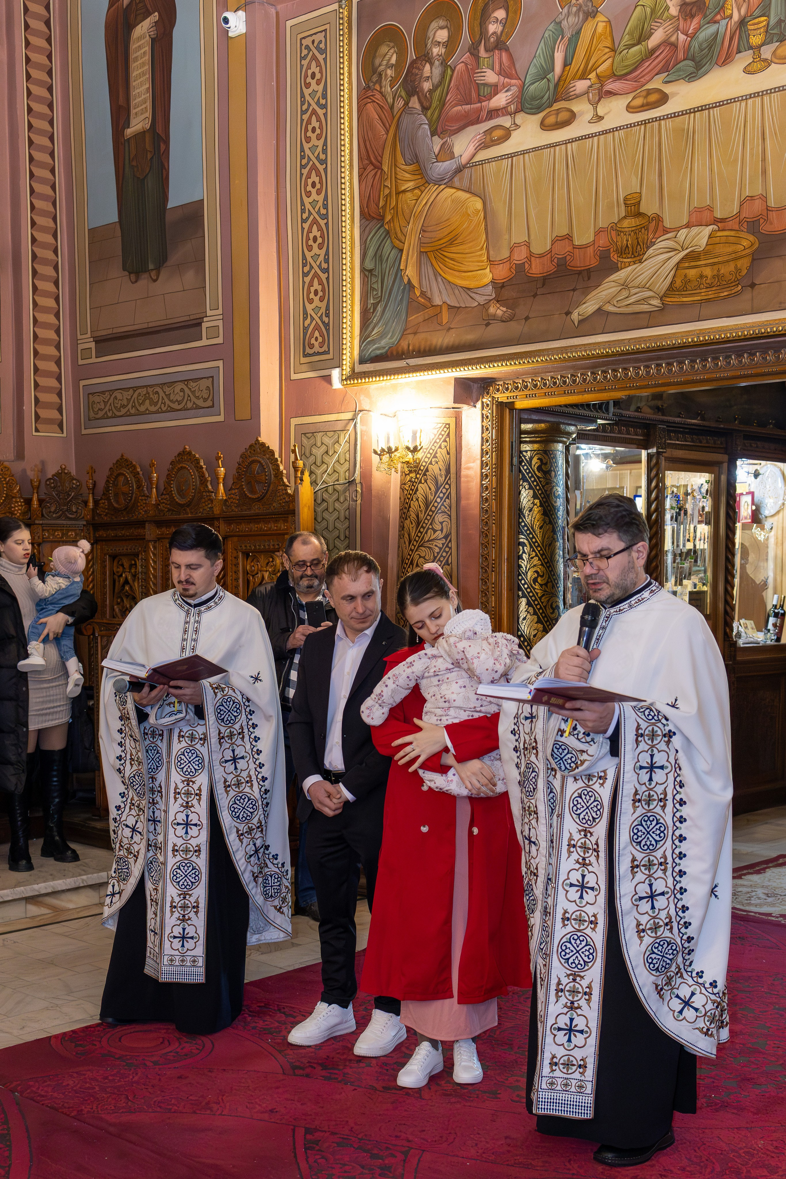 Roua-Maria. Fotograf. Lucrez cu oameni, produse și spații. Portret și fotografie creativă. Bacău, România. Lidia Savinoiu