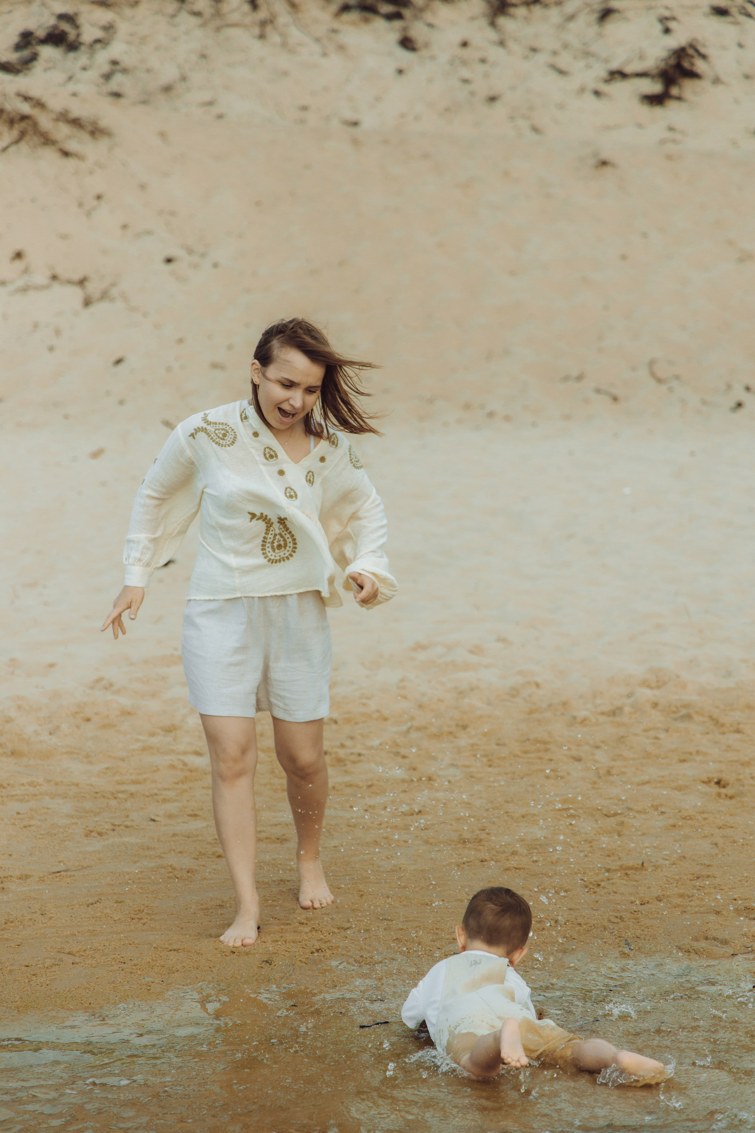 Games at Dune du Pilat, happy child