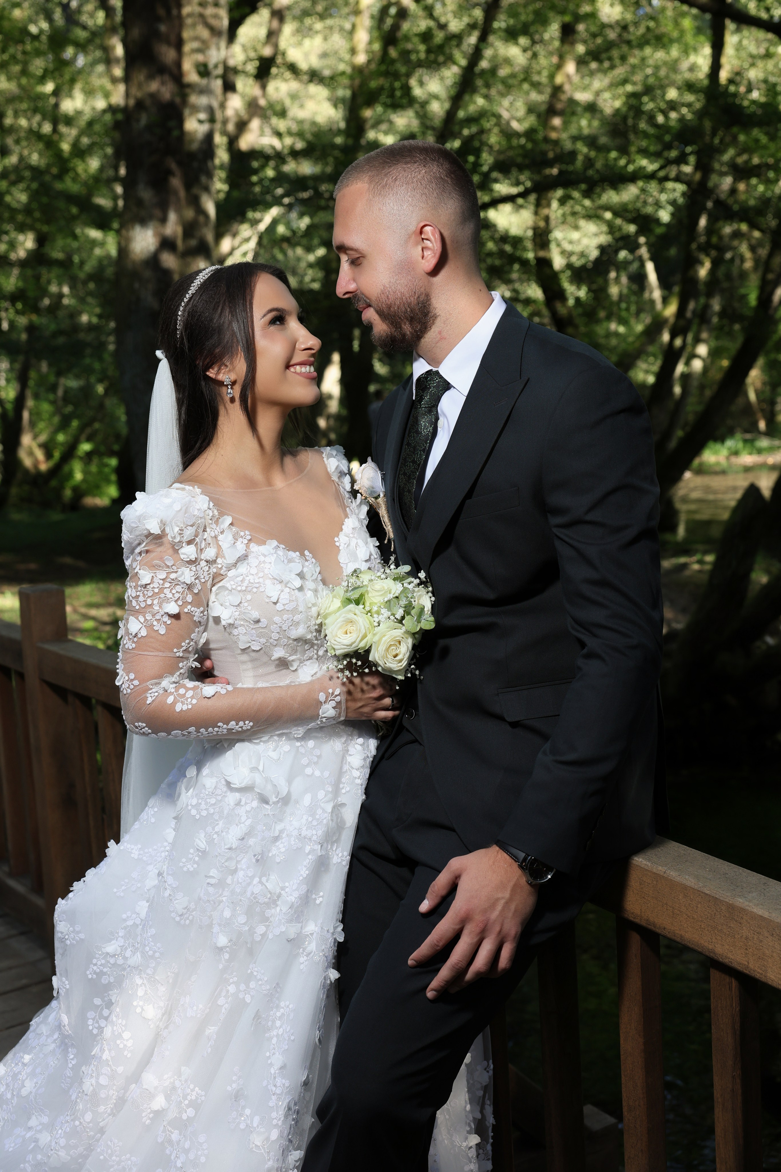 Almedina & Alen. Wedding photographer based in Europe