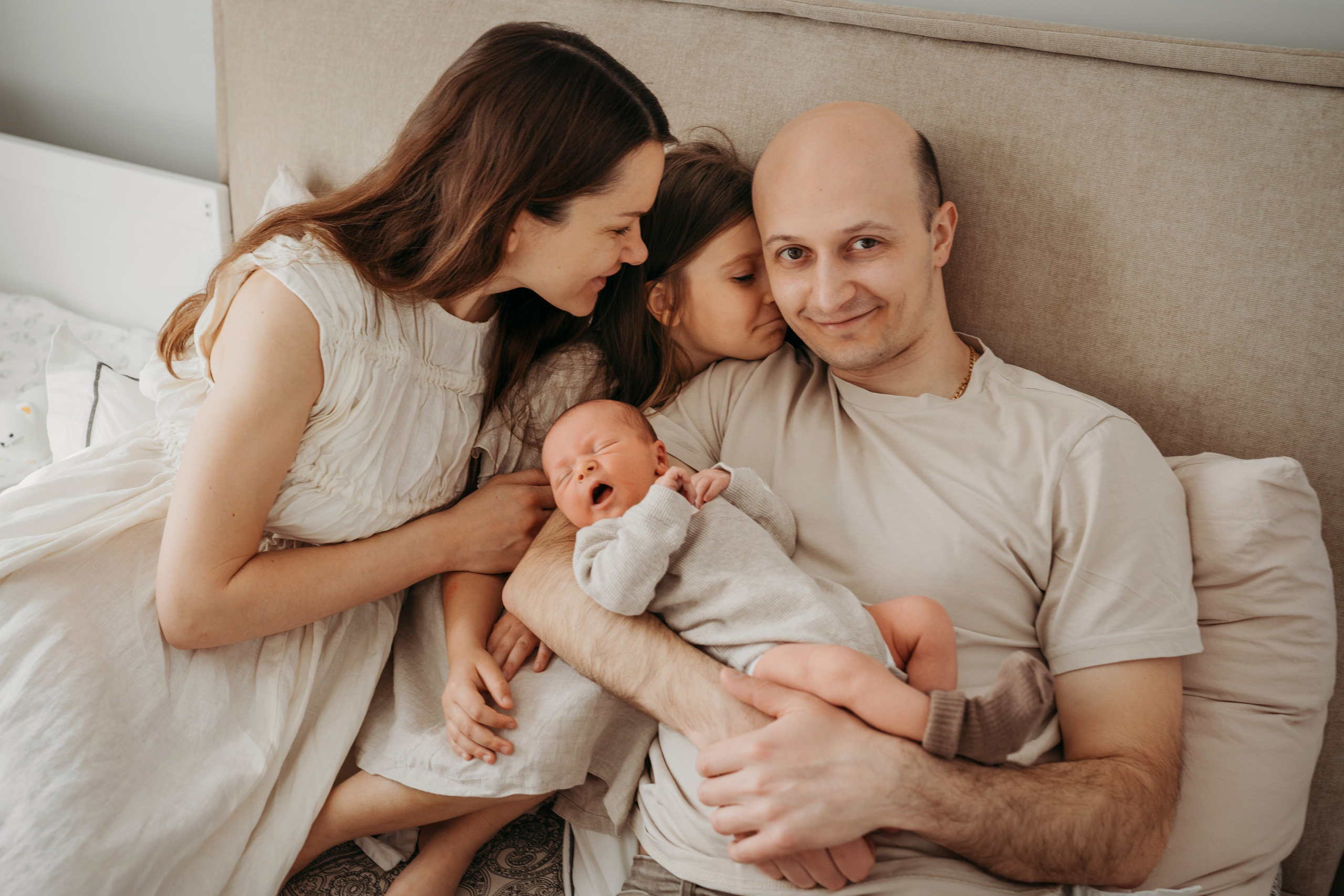 Лео и Соня (10 дней и 5 лет). Фотограф новорожденных и детей первого года Евгения Михалькевич