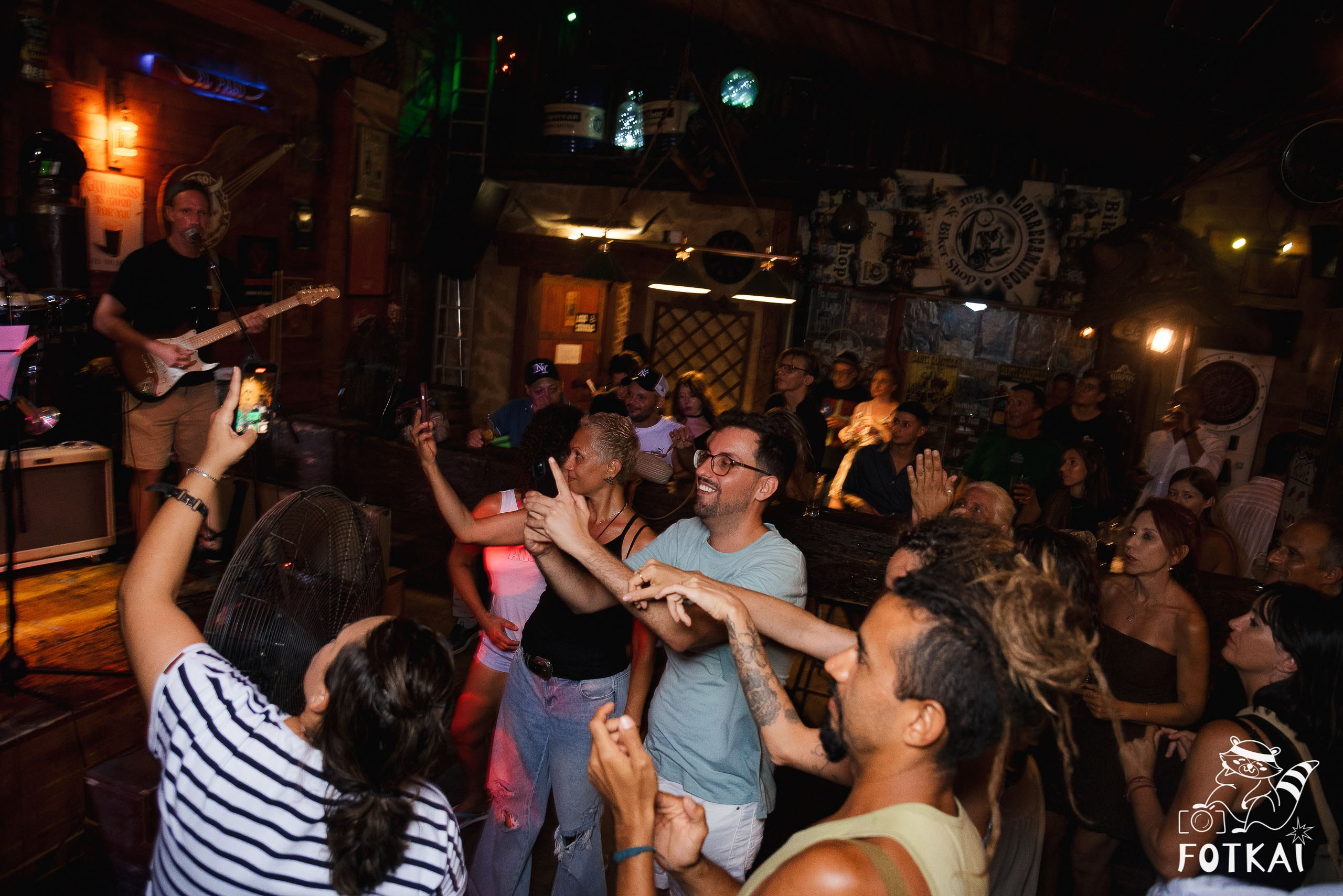 Los Ekilibristas en El Paso Rock Bar Torrevieja: Reportaje fotográfico 16.08.25 | FOTKAI